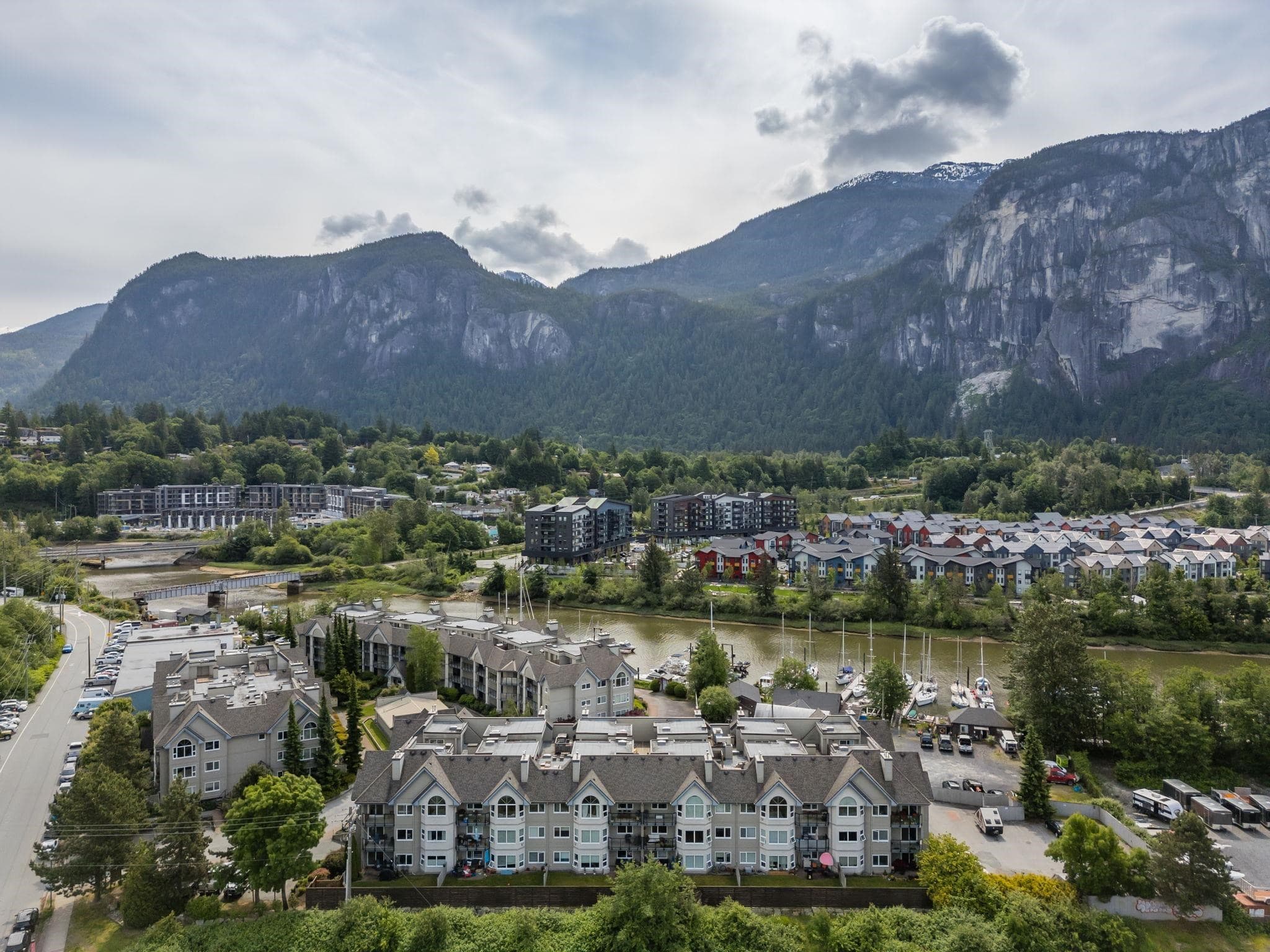 312 - 1466 Pemberton Avenue, Squamish, V8B 0K1 — photo 1
