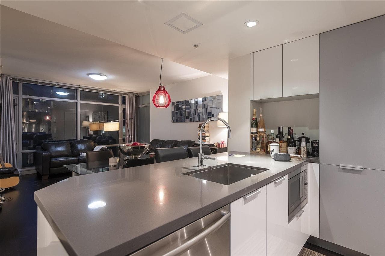 803 - 788 Richards Street, Vancouver, V6B 0C7 — photo 4
