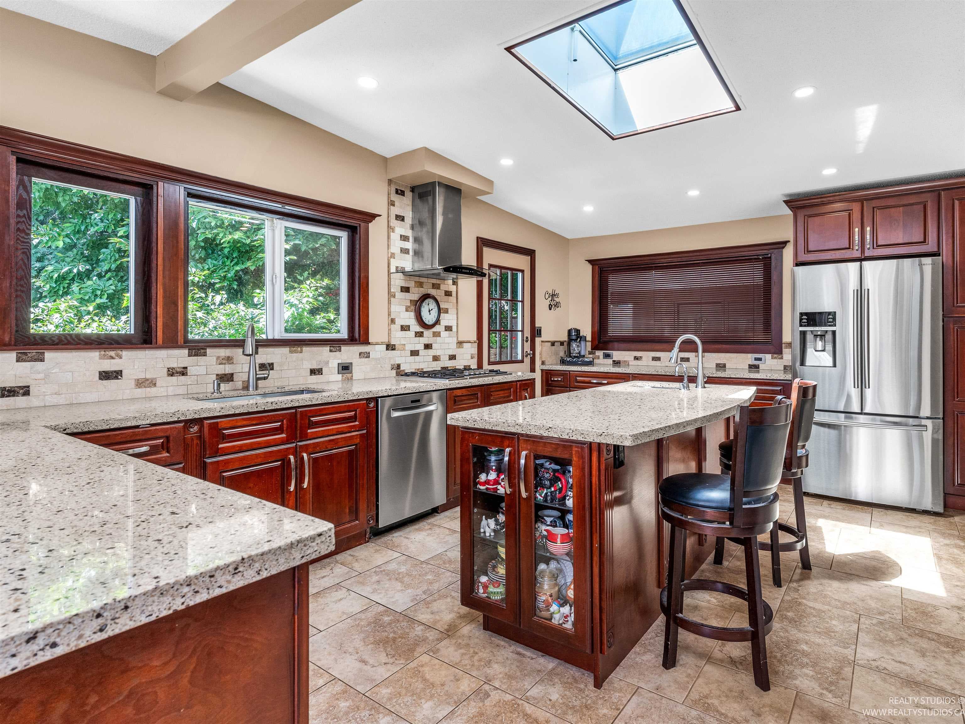 2990 Eddystone Crescent, North Vancouver, V7H 1B9 — photo 2