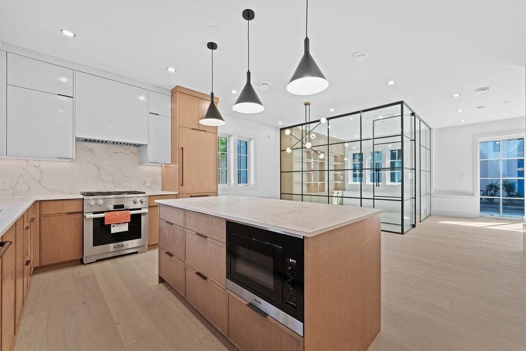 6855 Cypress Street, Vancouver, V0V 0V0 — photo 4