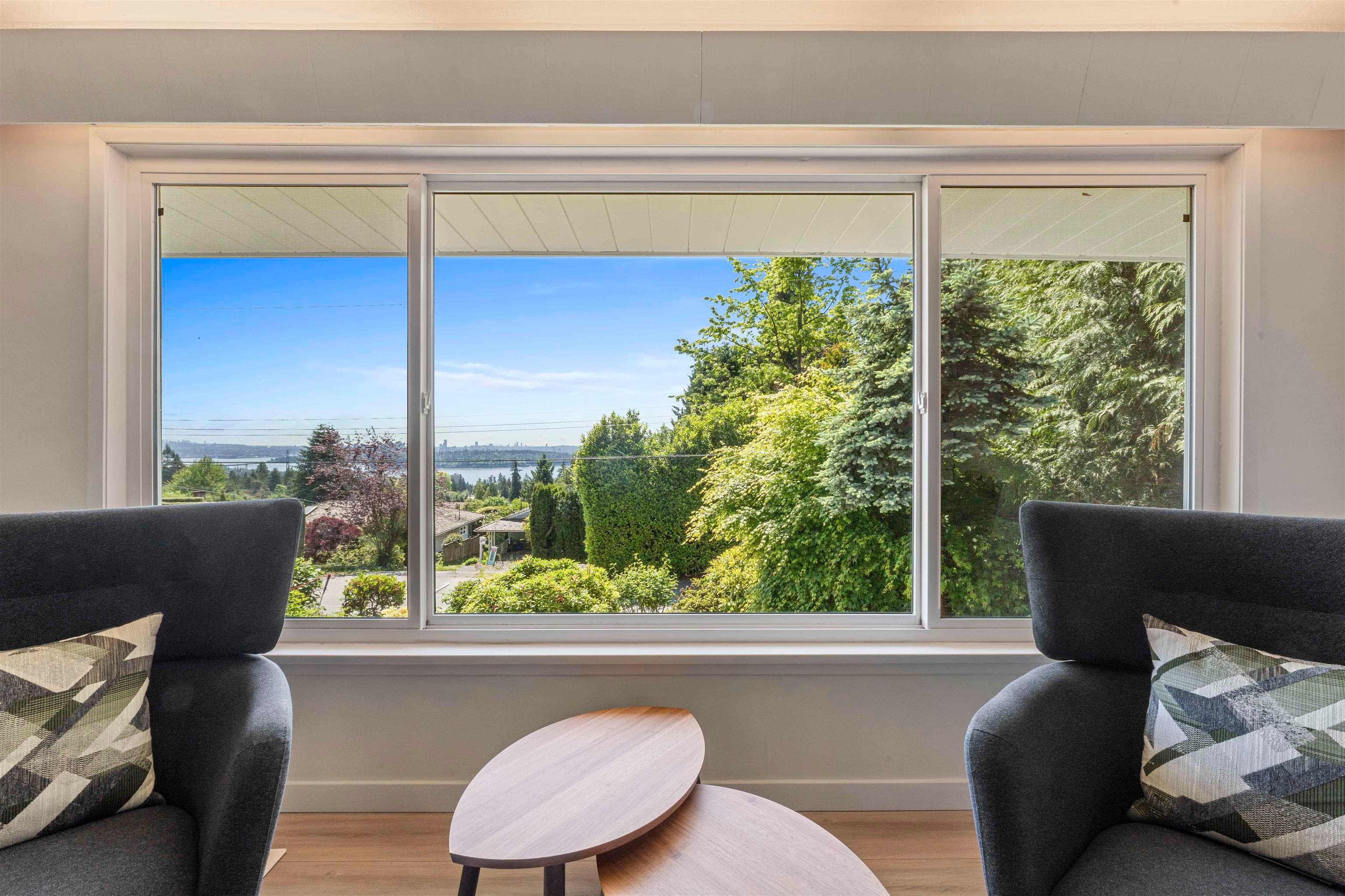 1895 Rosebery Avenue, West Vancouver, V7V 2Z5 — photo 3