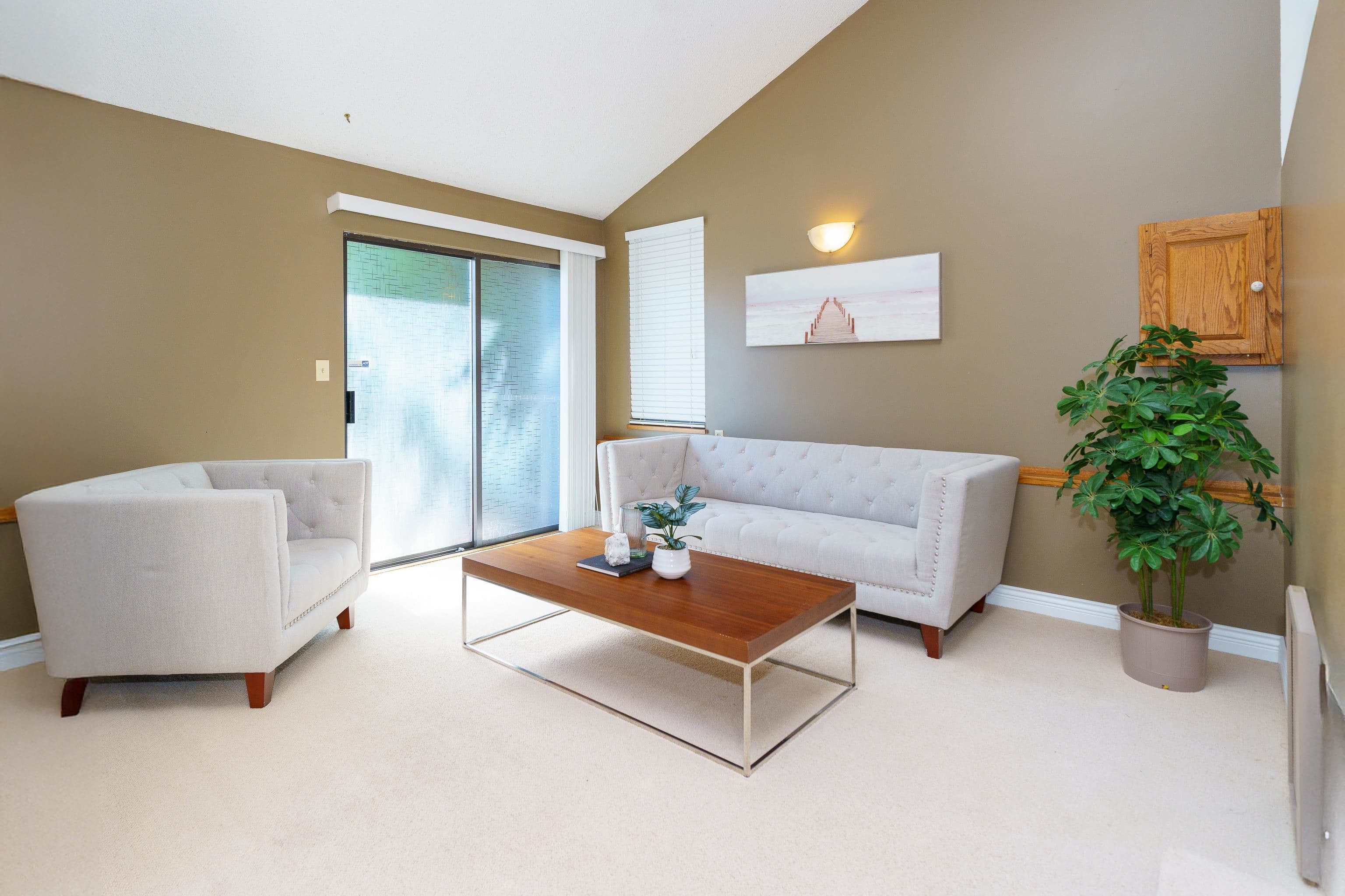 1261 Lansdowne Drive, Coquitlam, V3E 1S6 — photo 2