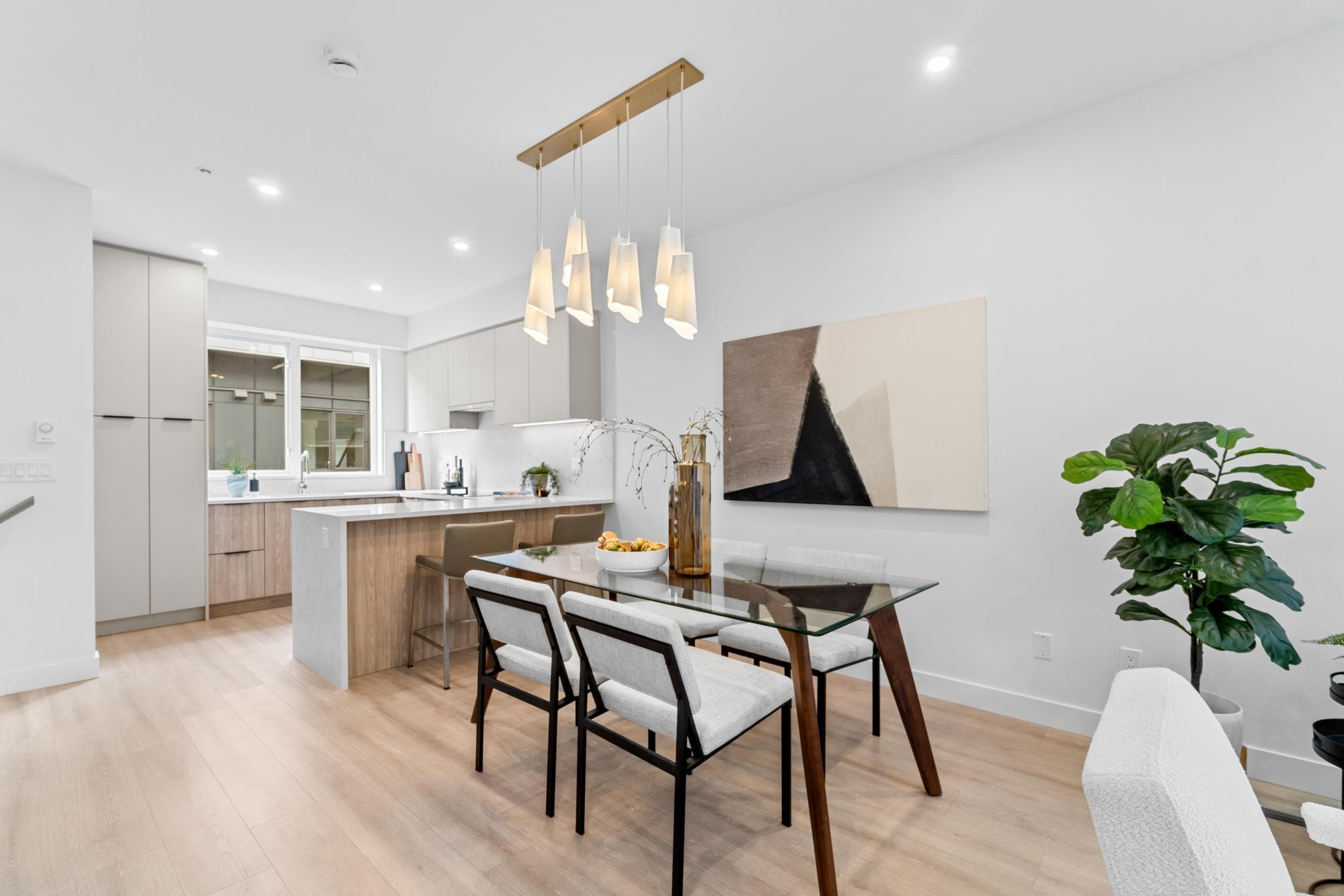207 - 7161 17th Avenue, Burnaby, V3N 1K8 — photo 4