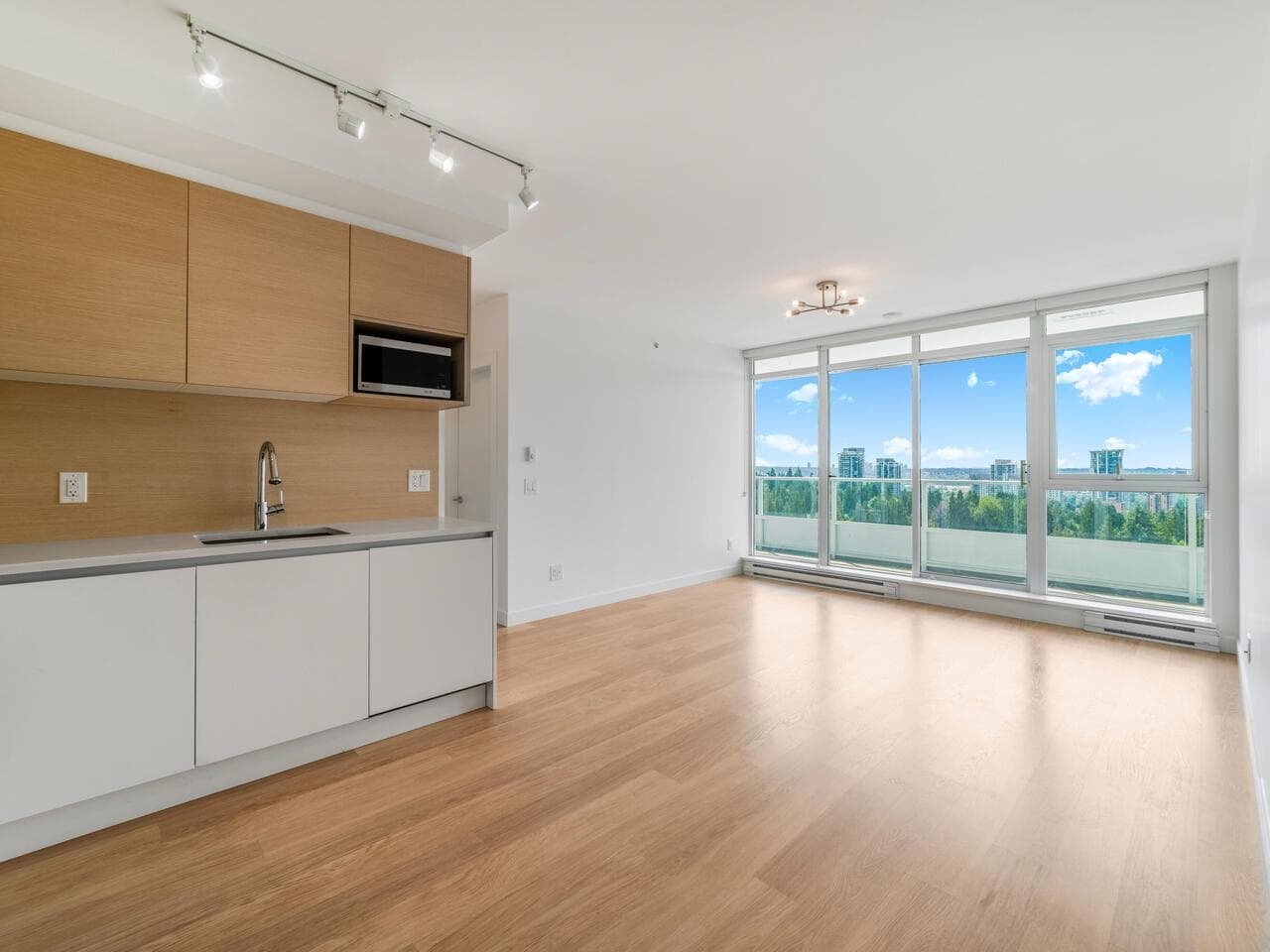 1404 - 657 Whiting Way, Coquitlam, V3J 7W9 — photo 4