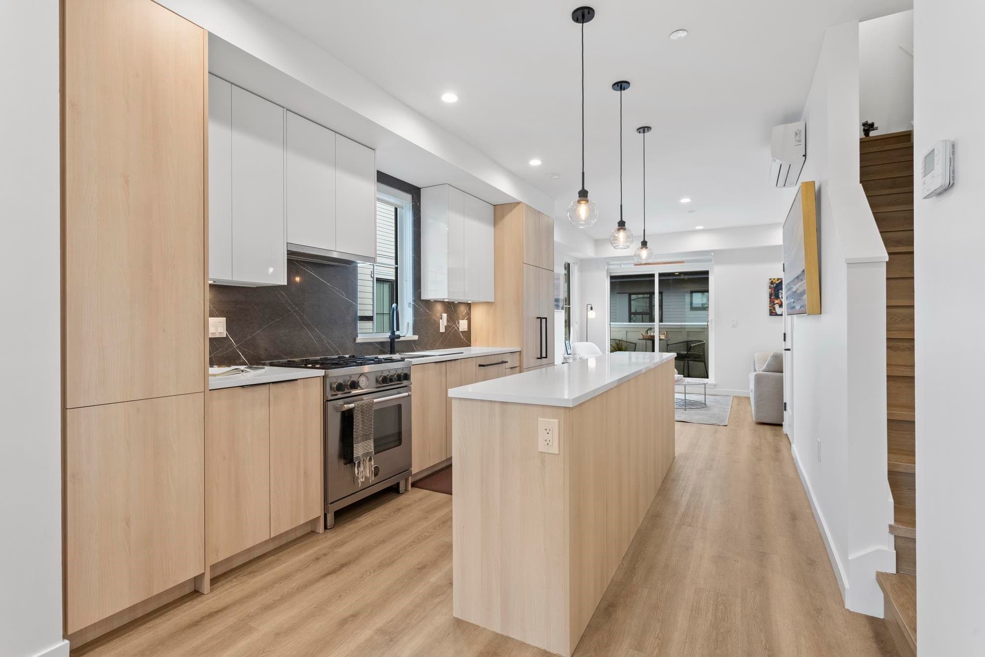 21 - 237 Ridgeway Avenue, North Vancouver, V7L 0H6 — photo 3