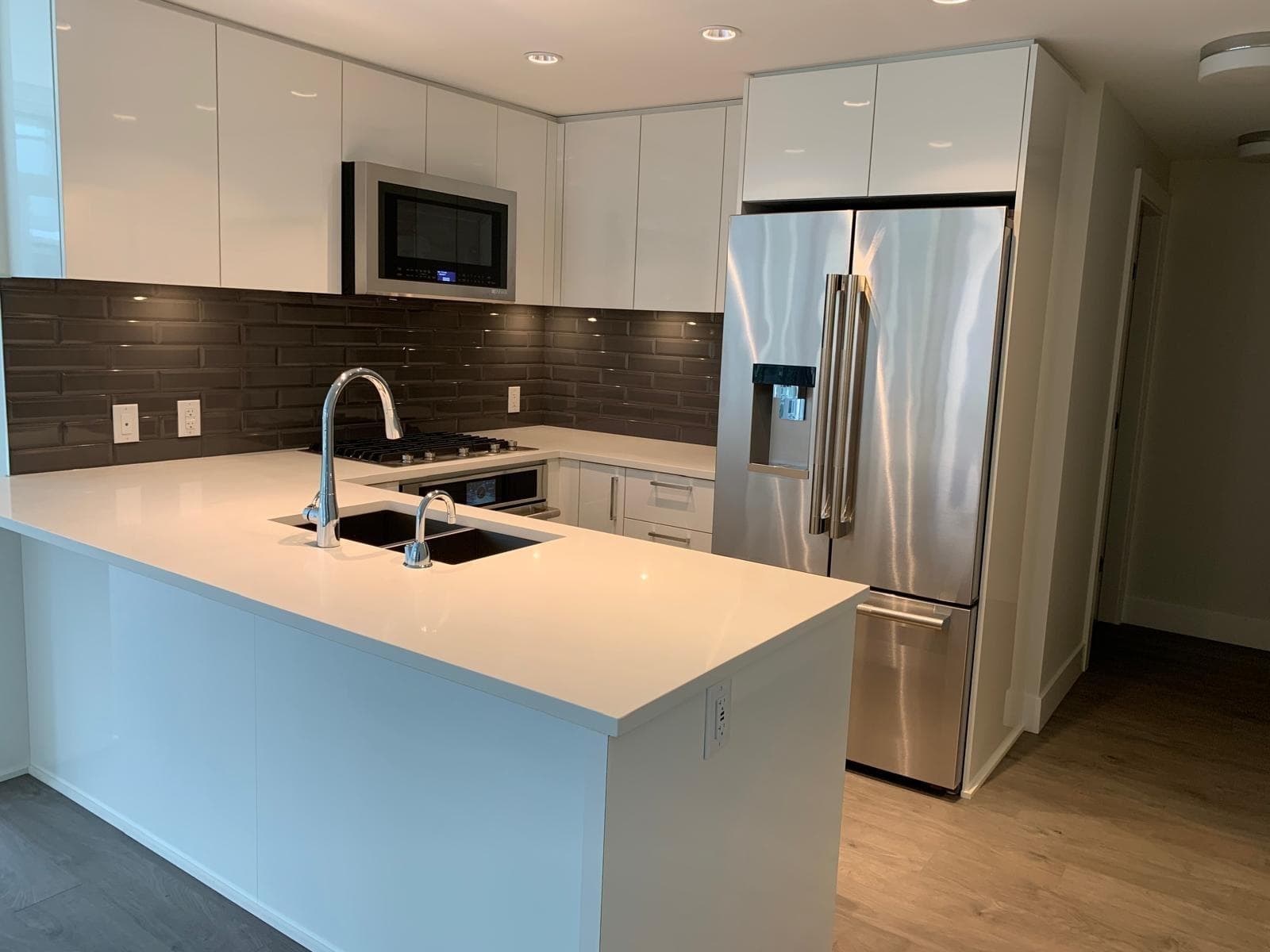302 - 8533 River District Crossing, Vancouver, V5S 0C8 — photo 2