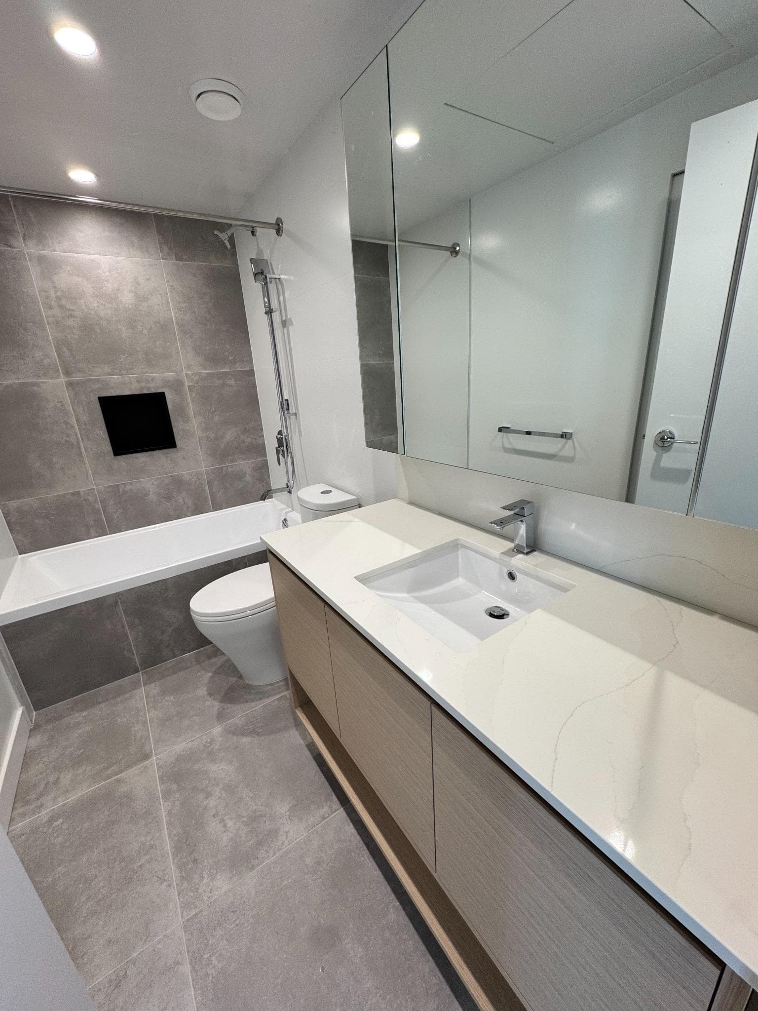 806 - 13745 George Junction, Surrey, V3T 0V8 — photo 3