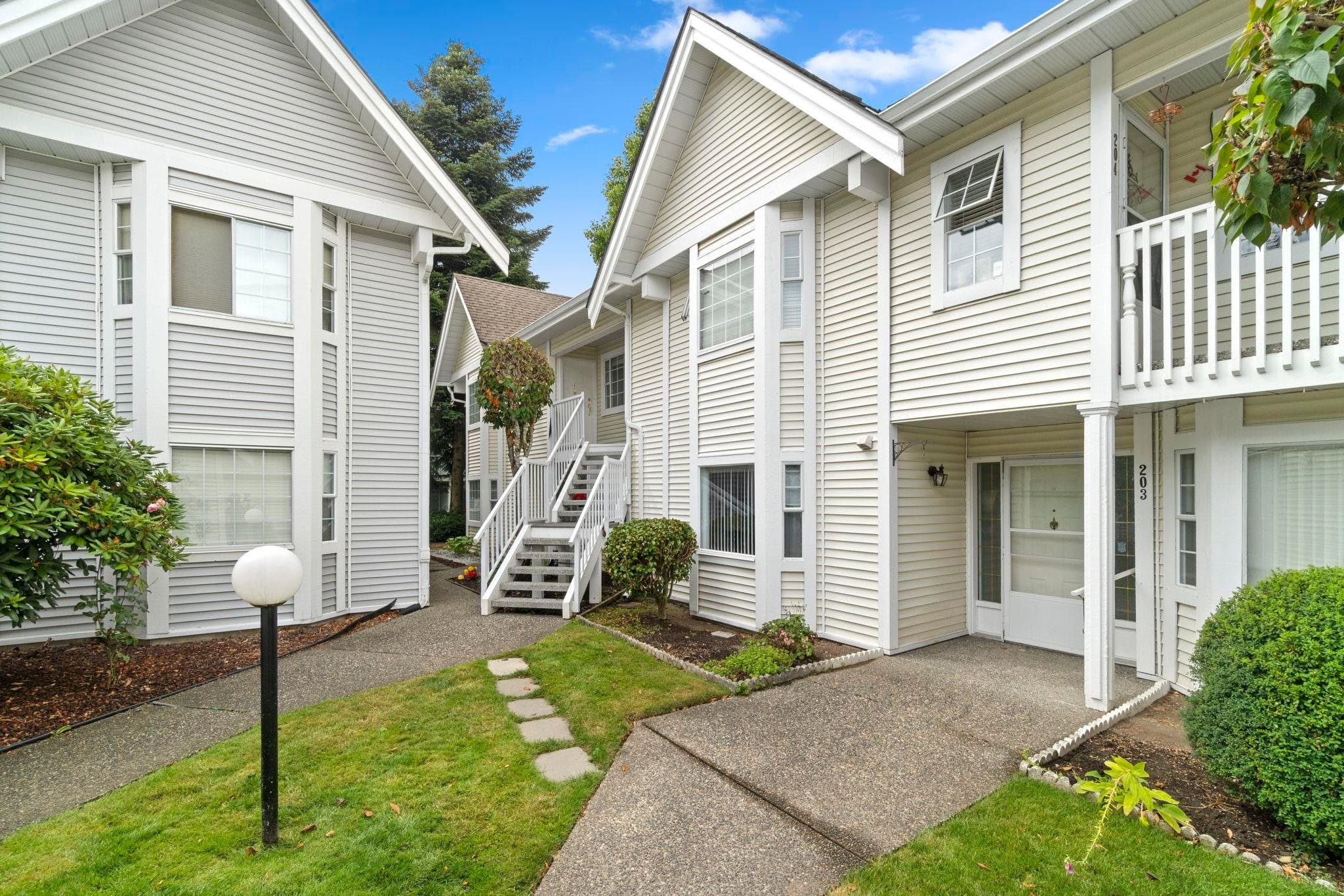 202 - 9109 154 Street Street, Surrey