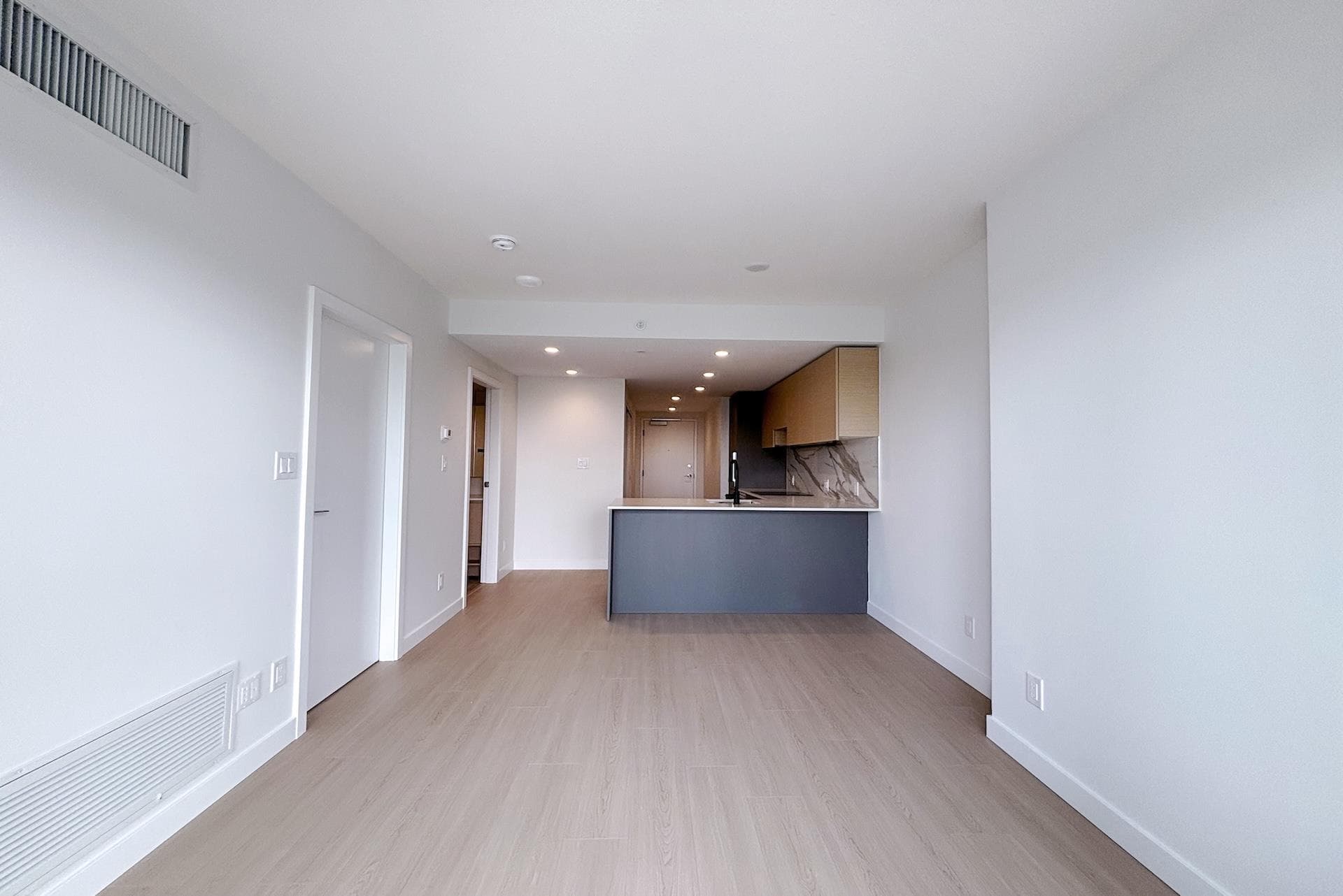 502 - 13745 George Junction, Surrey, V3T 0V8 — photo 4