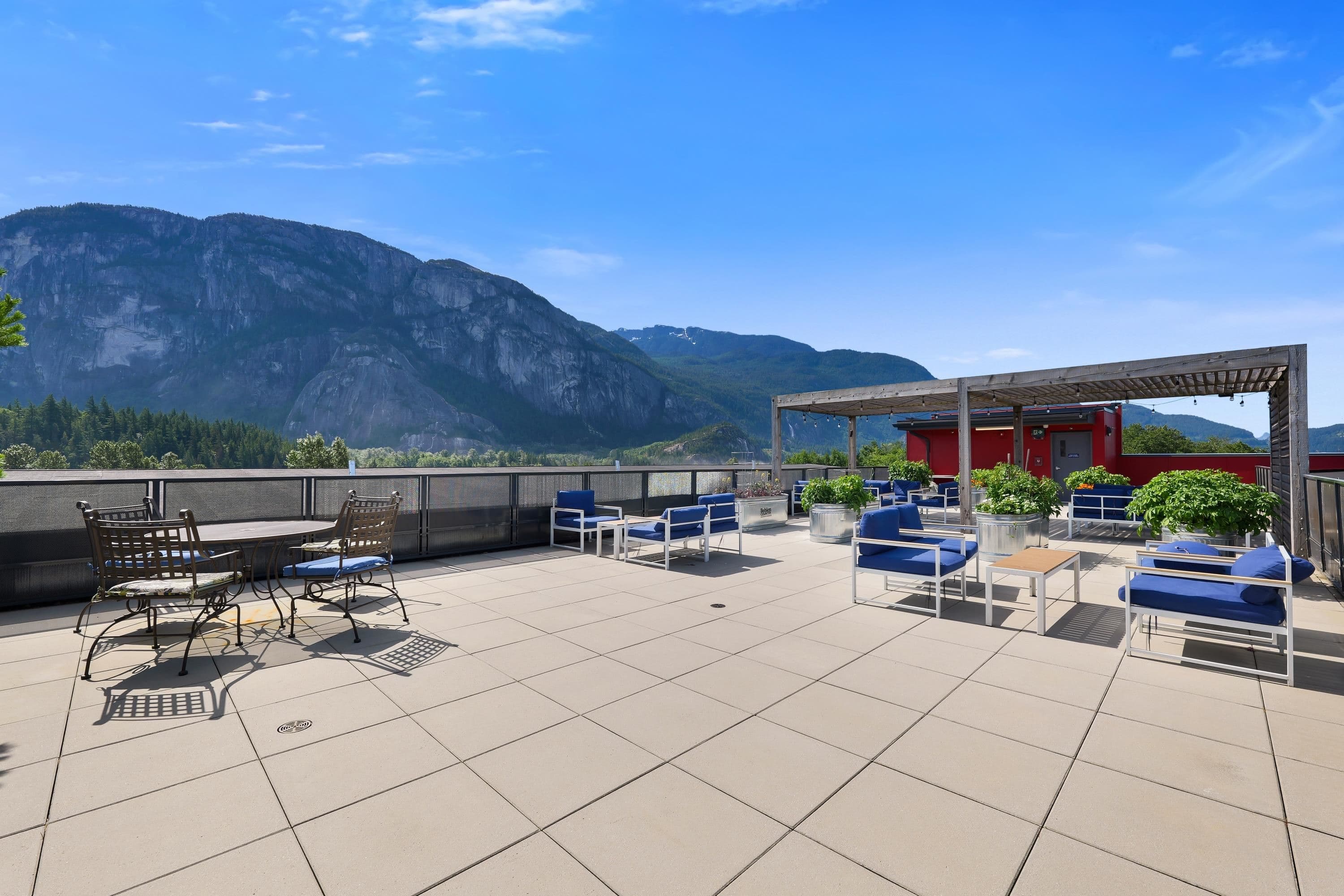 301 - 37762 Third Avenue, Squamish, V8B 1C3 — photo 1