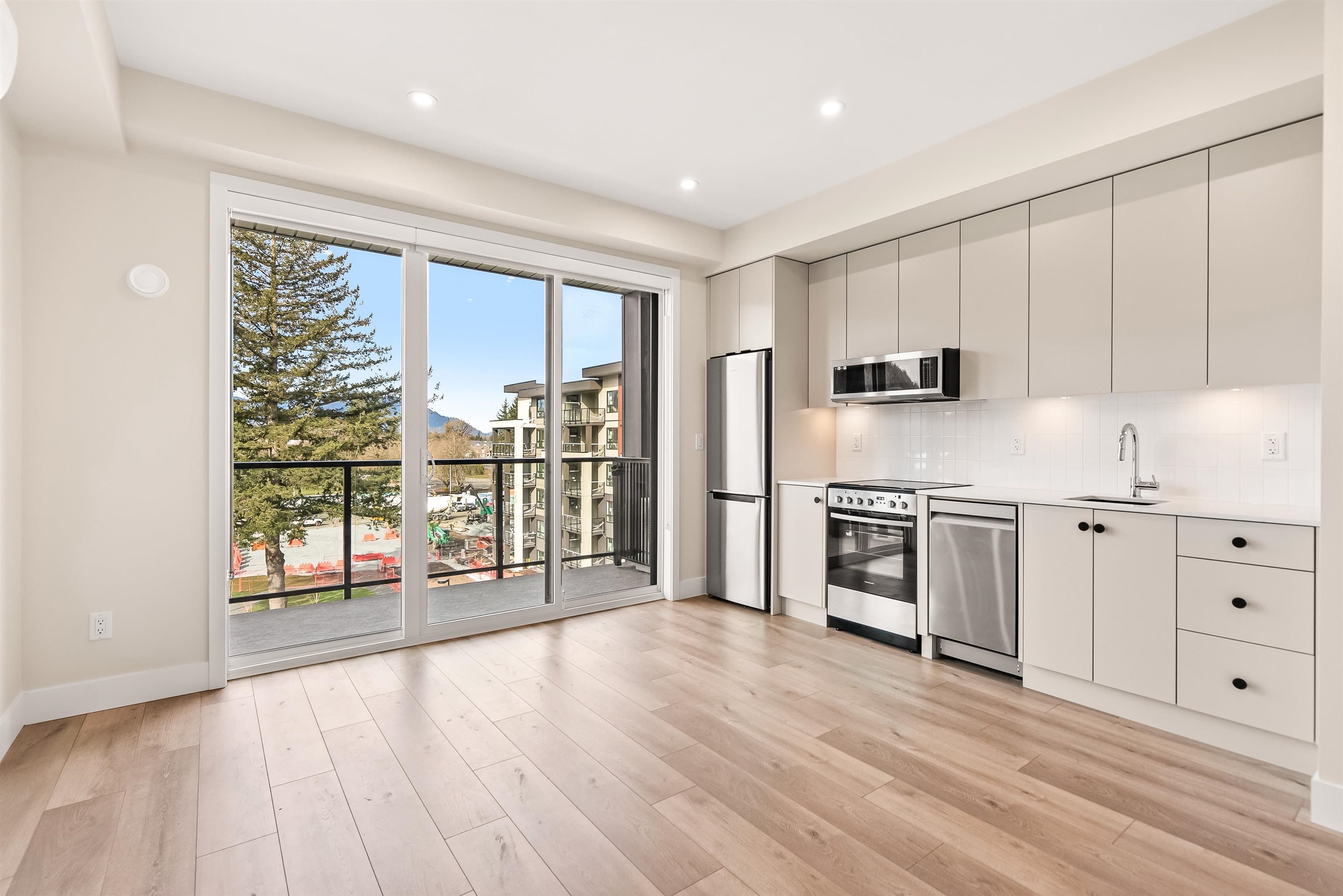 604 - 45497 Campus Drive, Chilliwack, V2R 6L8 — photo 2