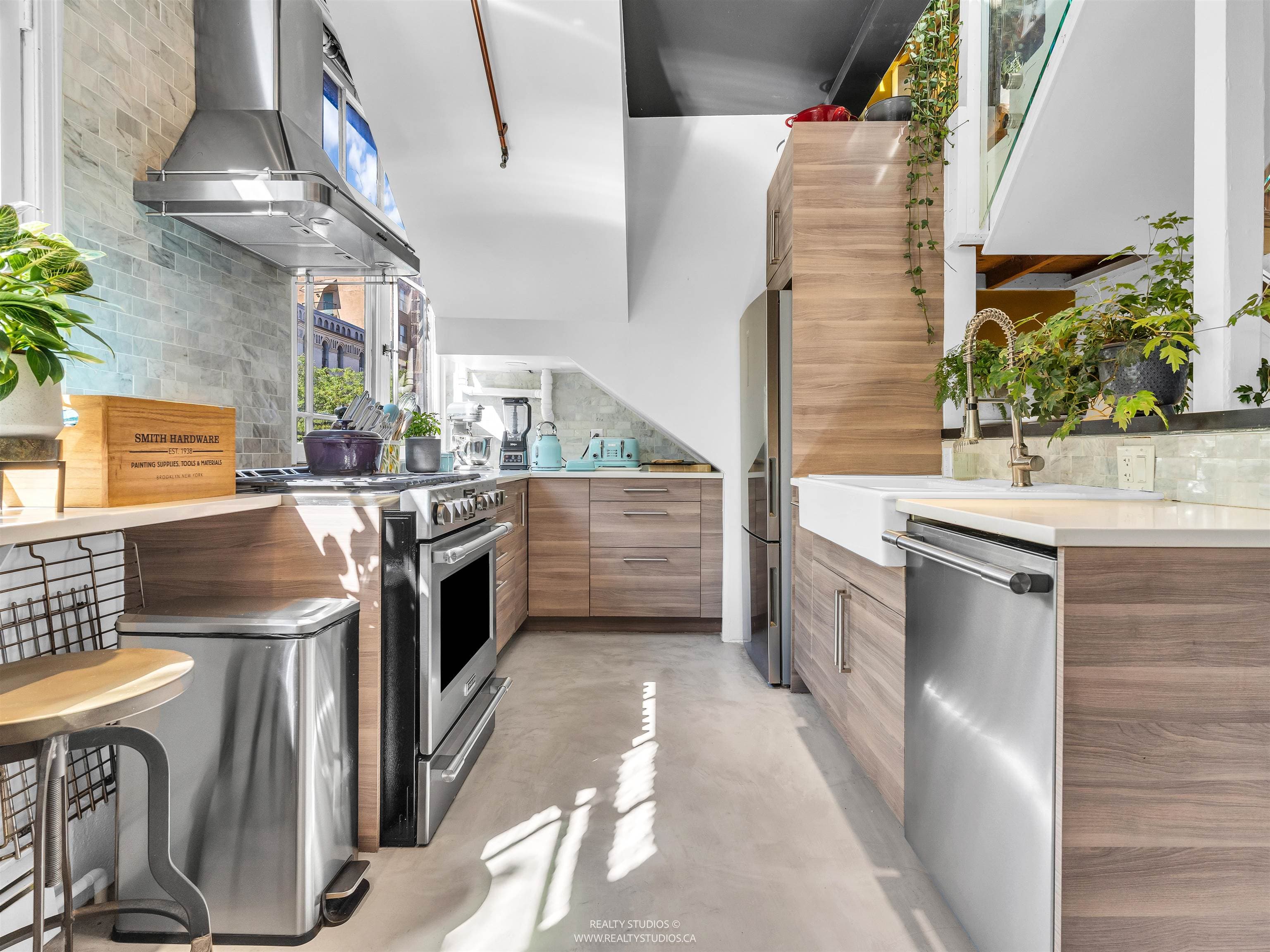83 Alexander Street, Vancouver, V6A 1B2 — photo 3