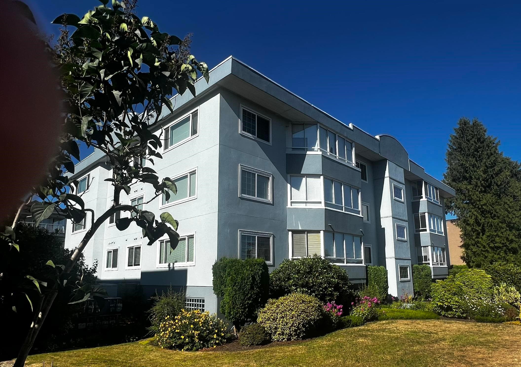 101 - 22241 Selkirk Avenue, Maple Ridge, V2X 2X4 — photo 1