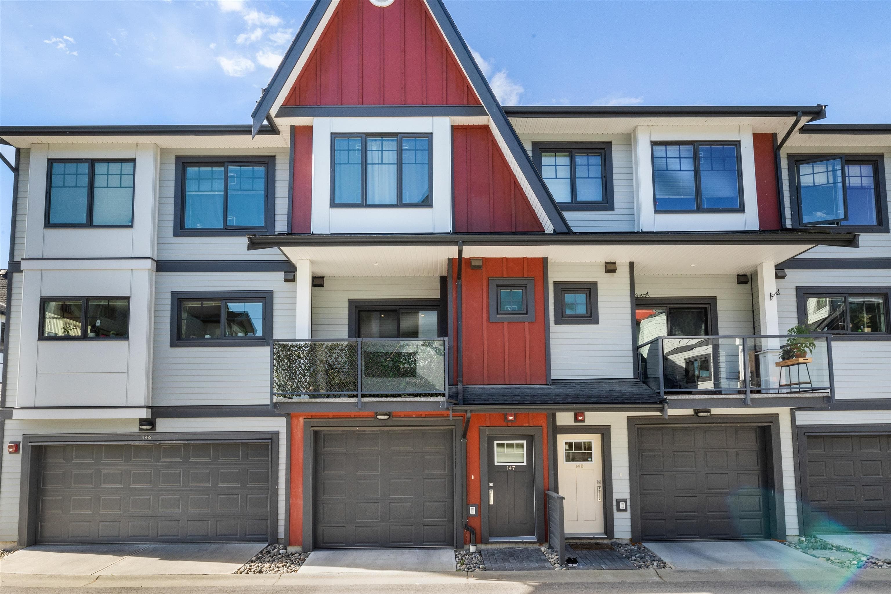 147 - 19451 Sutton Avenue, Pitt Meadows, V3Y 0G6 — photo 1