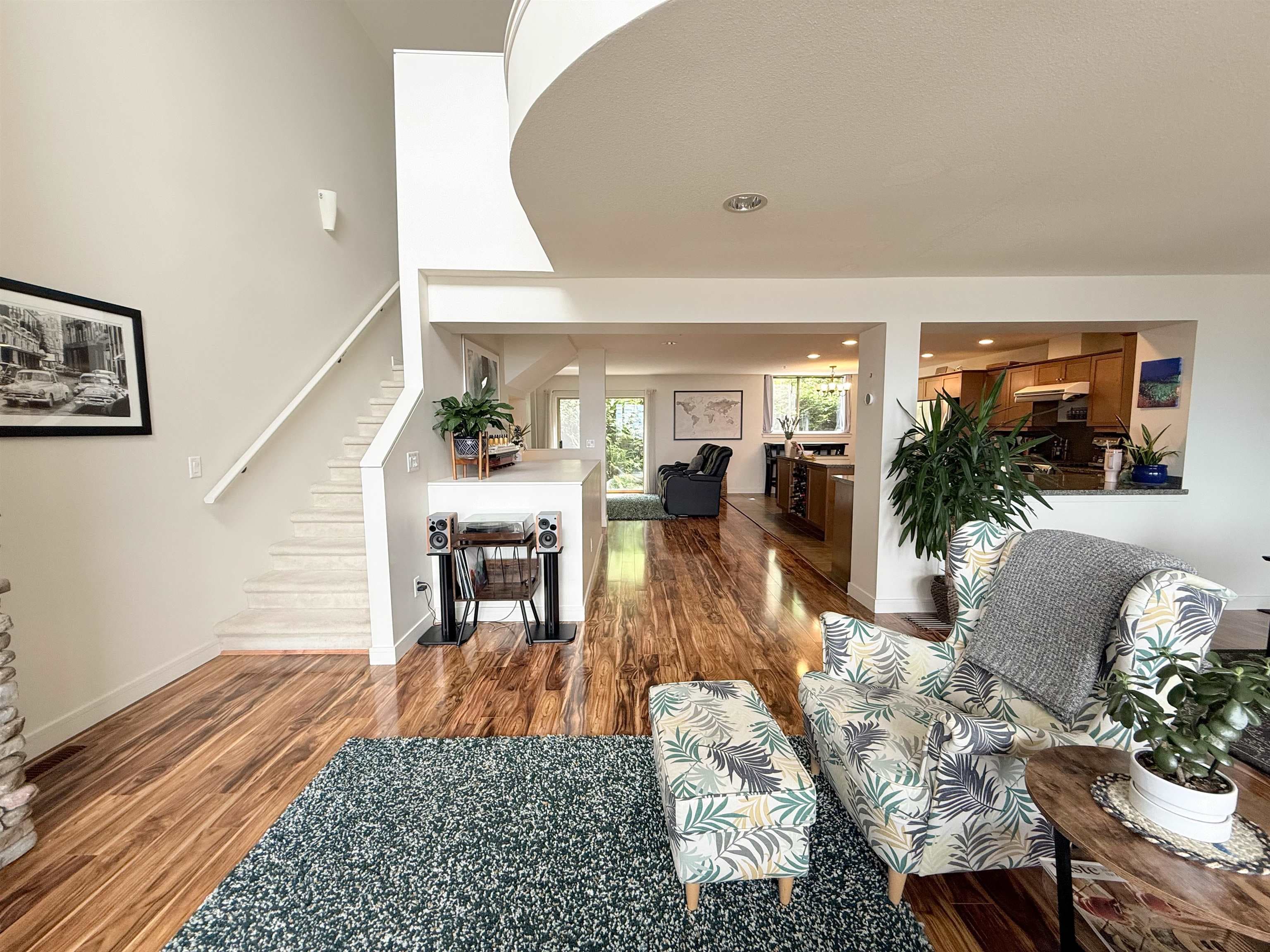 8676 Seascape Drive, West Vancouver, V7W 3J7 — photo 5