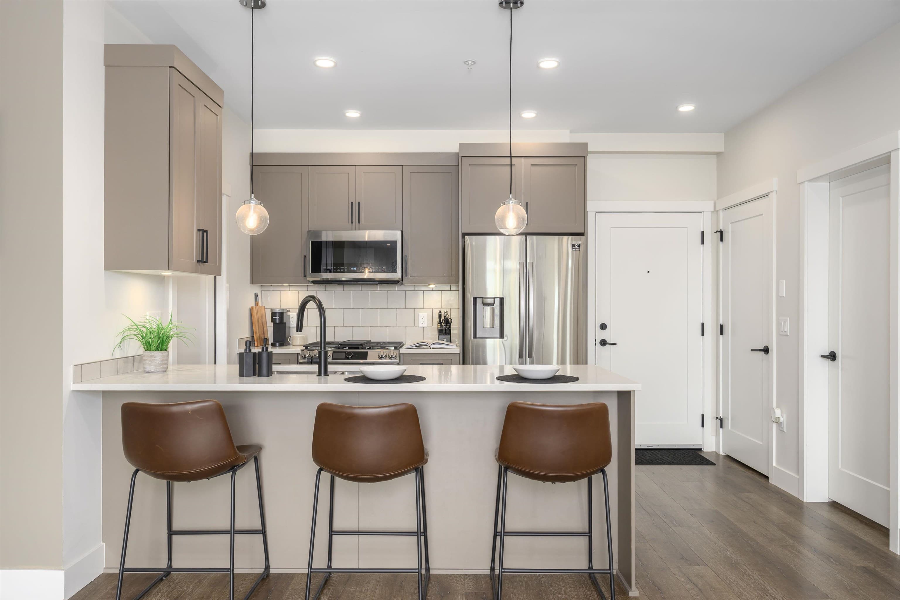 204 - 22638 119 Avenue, Maple Ridge, V2X 4L1 — photo 1
