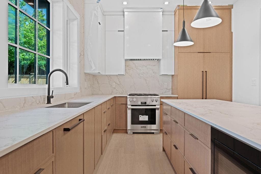 6853 Cypress Street, Vancouver, V0V 0V0 — photo 4