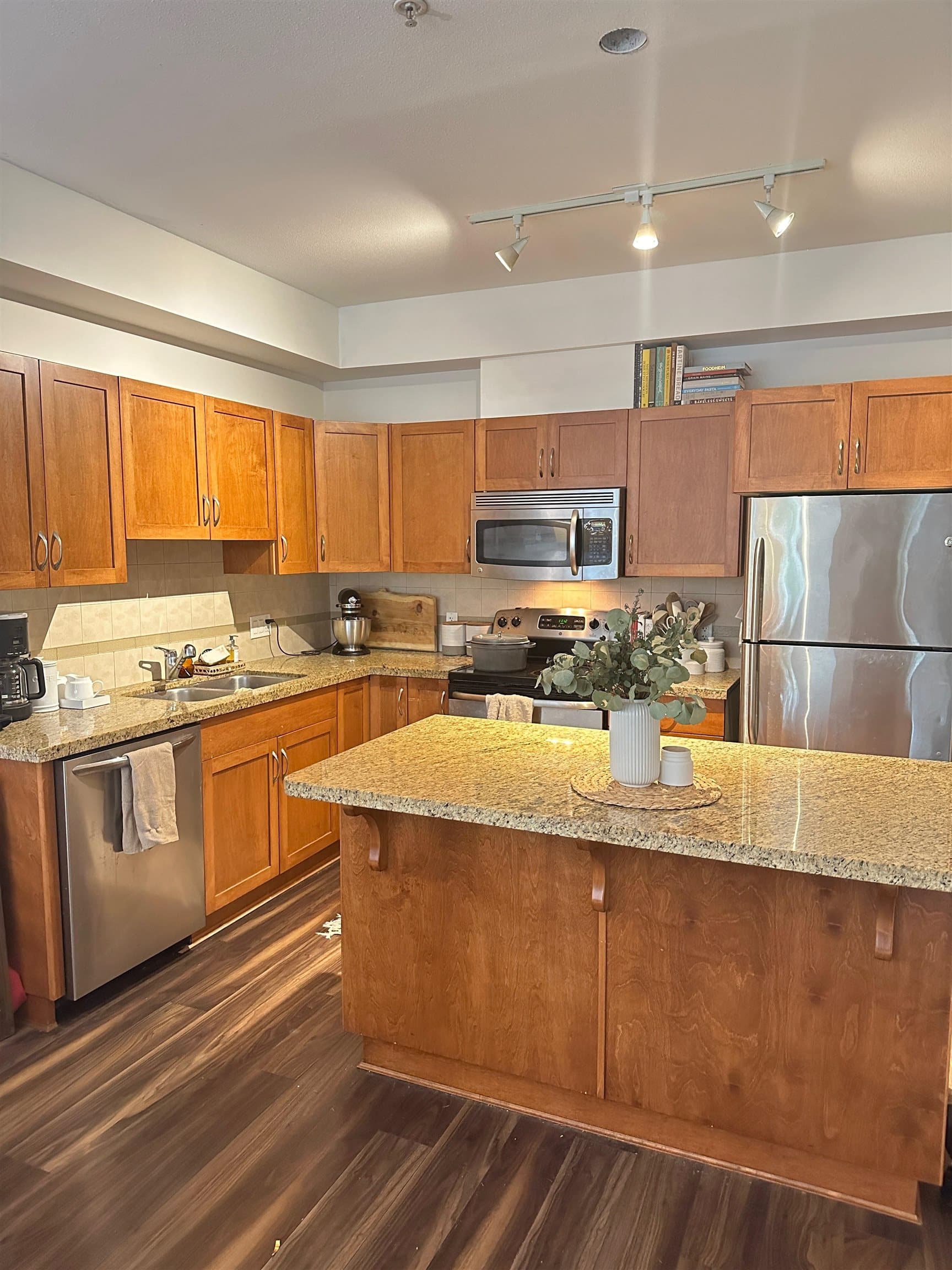 104 - 33338 E Bourquin Crescent, Abbotsford, V2S 1Y1 — photo 3