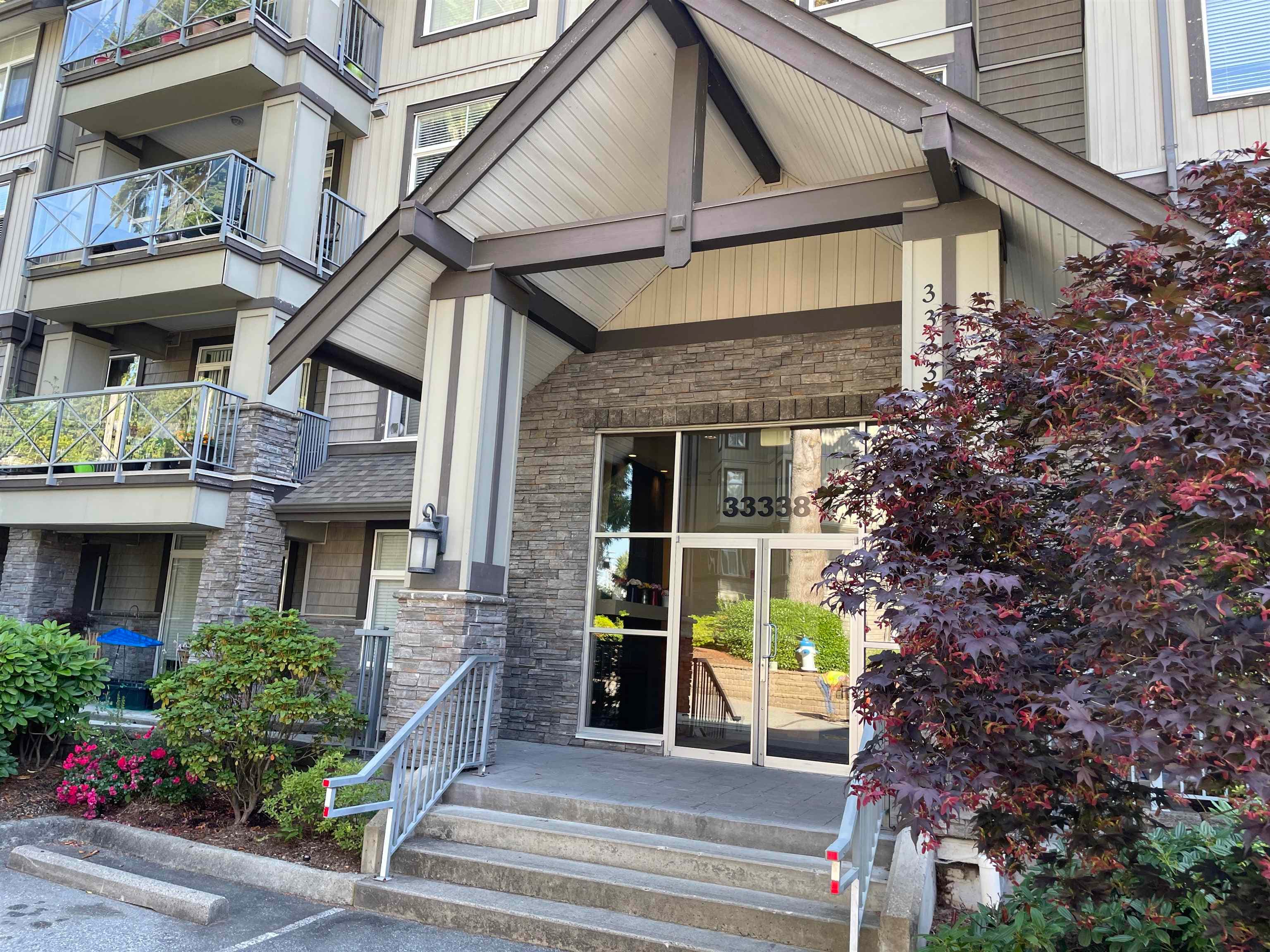 104 - 33338 E Bourquin Crescent, Abbotsford, V2S 1Y1 — photo 1