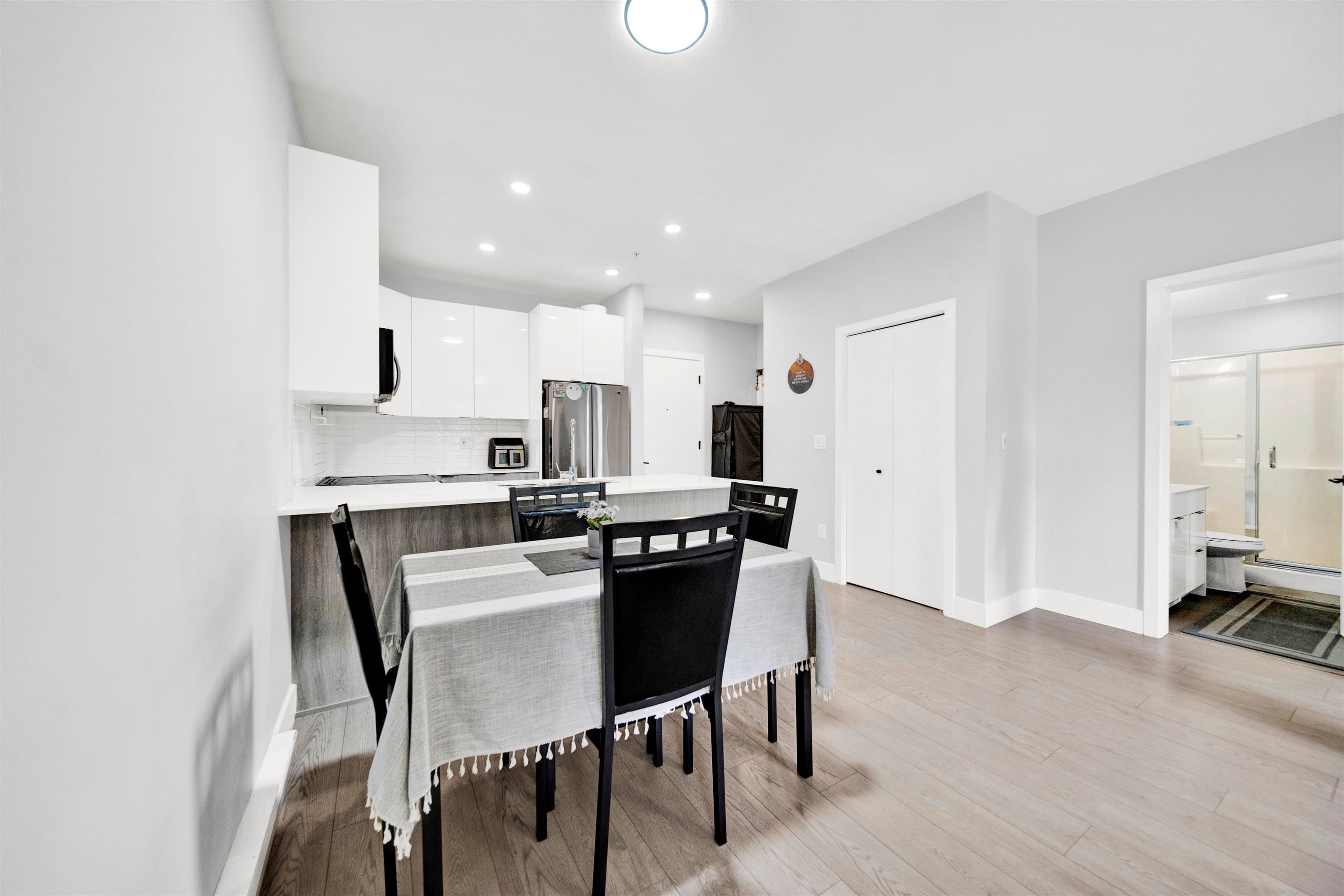 208 - 5486 199a Street, Langley, V3A 0N6 — photo 4