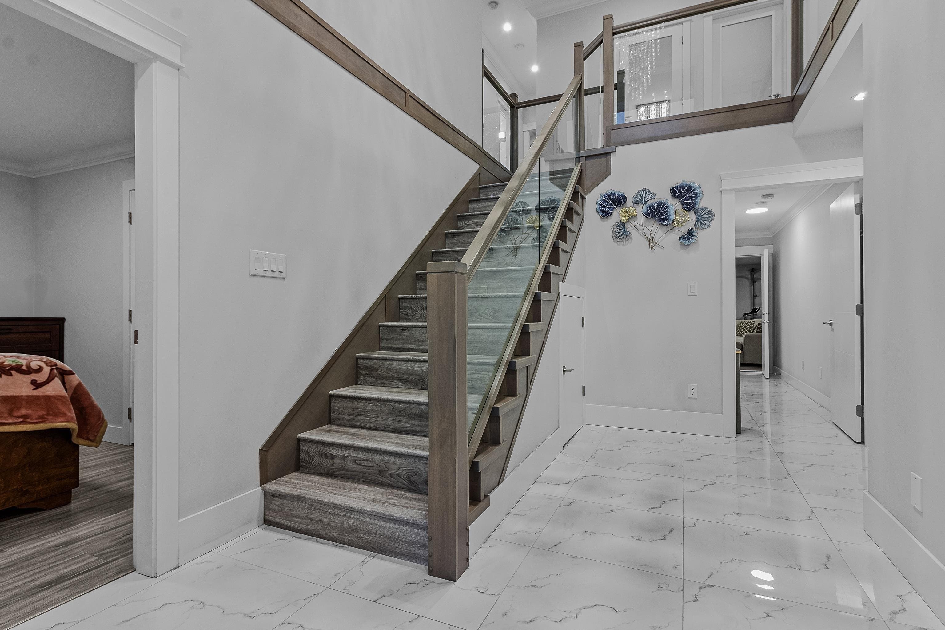 8175 10th Avenue, Burnaby, V3N 2S5 — photo 3