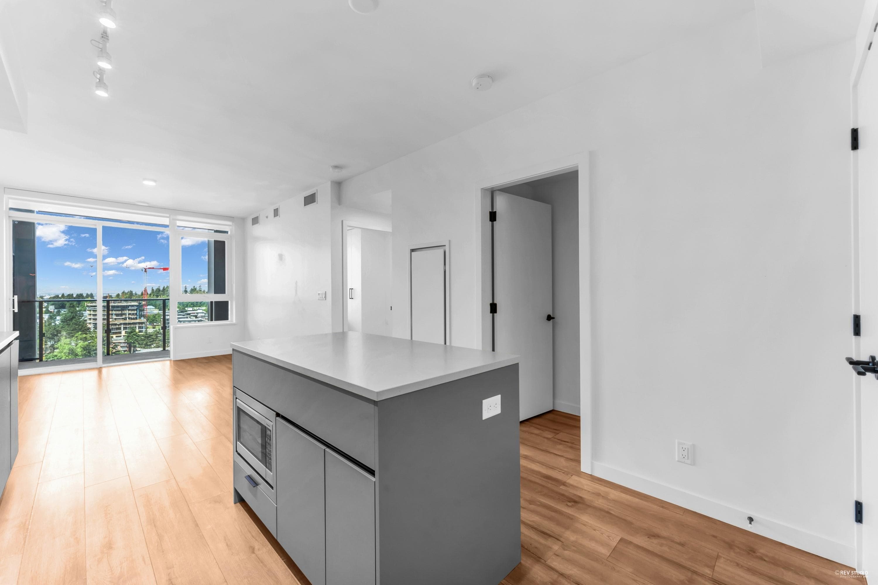 1712 - 10448 University Drive, Surrey, V3T 0S7 — photo 2