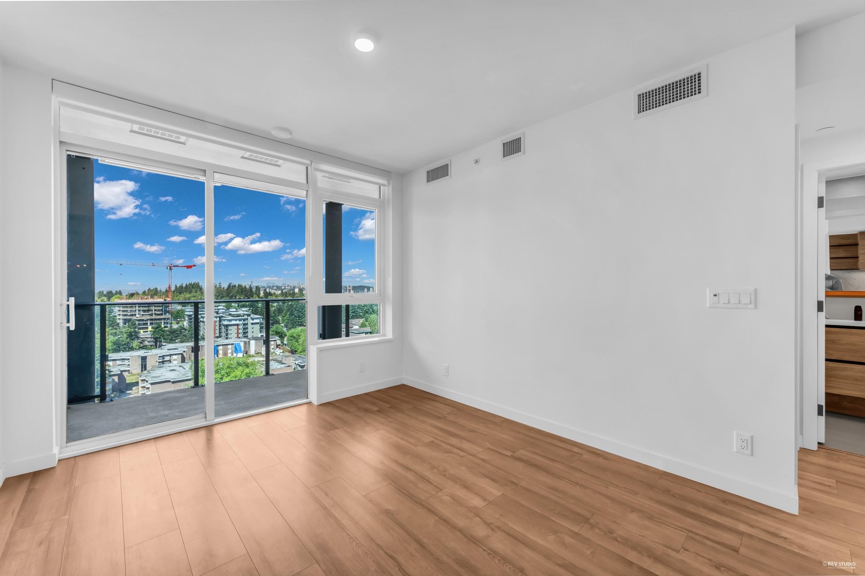 1712 - 10448 University Drive, Surrey, V3T 0S7 — photo 3