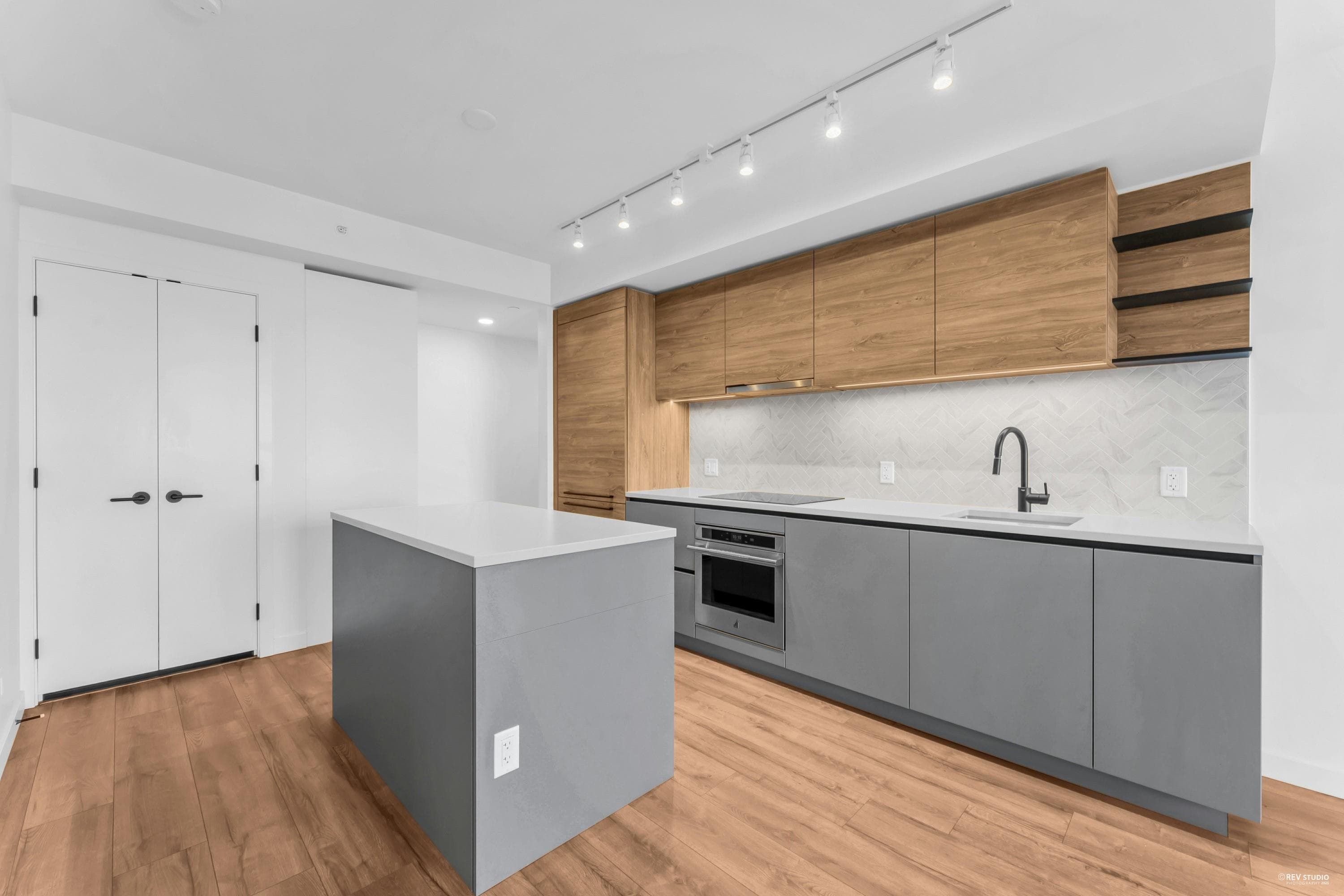 1712 - 10448 University Drive, Surrey, V3T 0S7 — photo 4