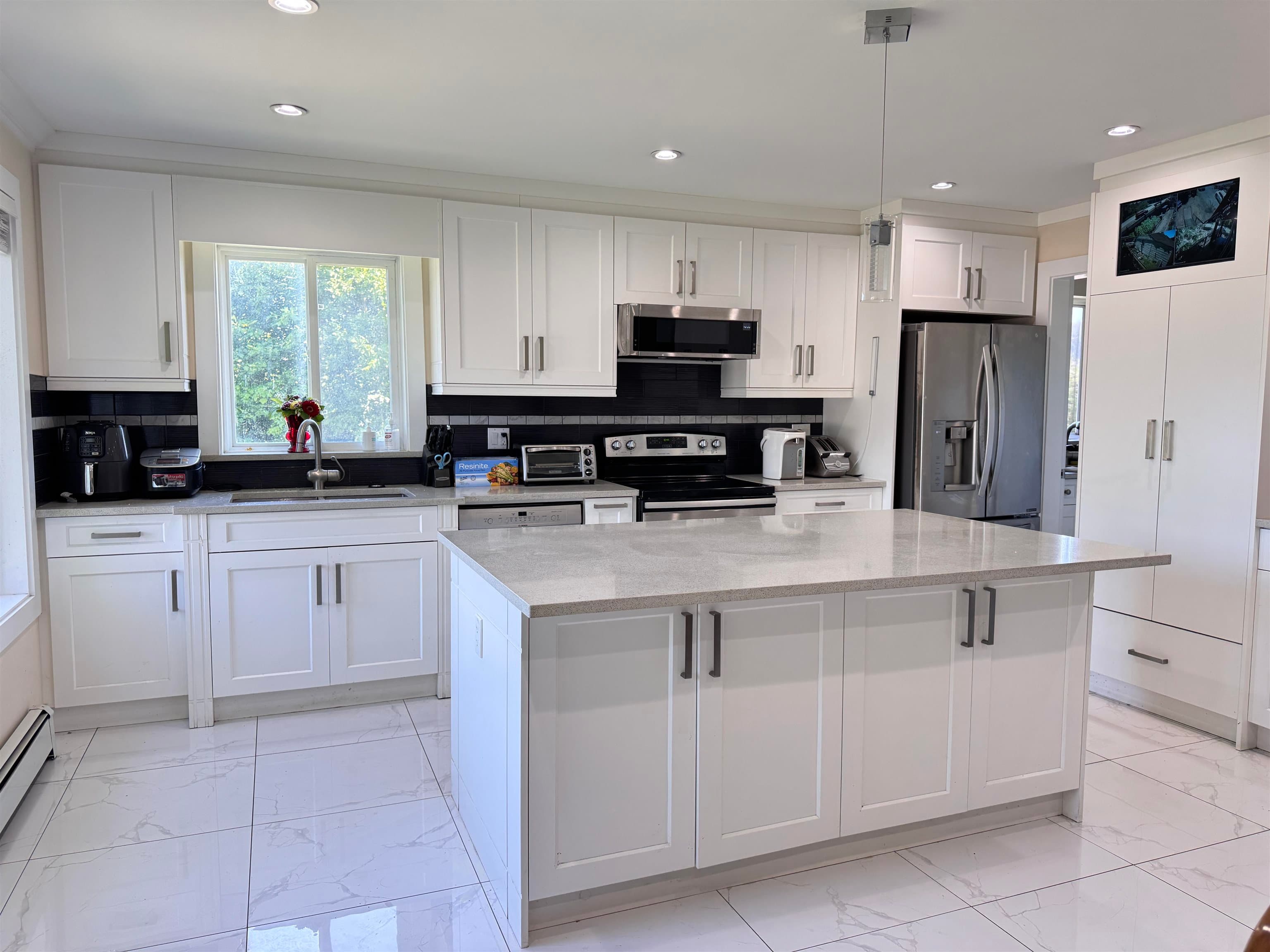 12727 115a Avenue, Surrey, V3V 4V5 — photo 2