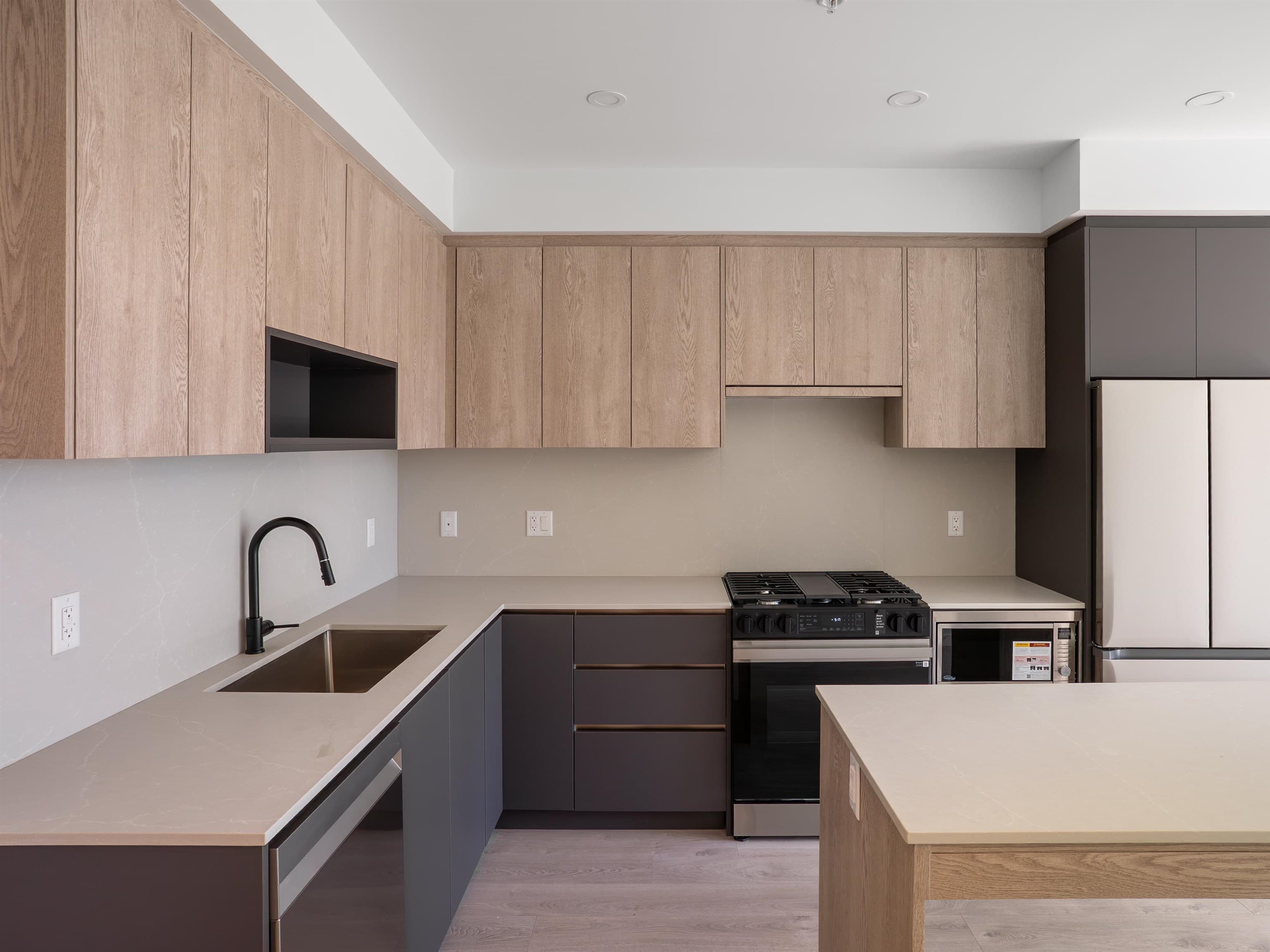 306 - 6585 195a Street, Surrey, V4N 6B5 — photo 3