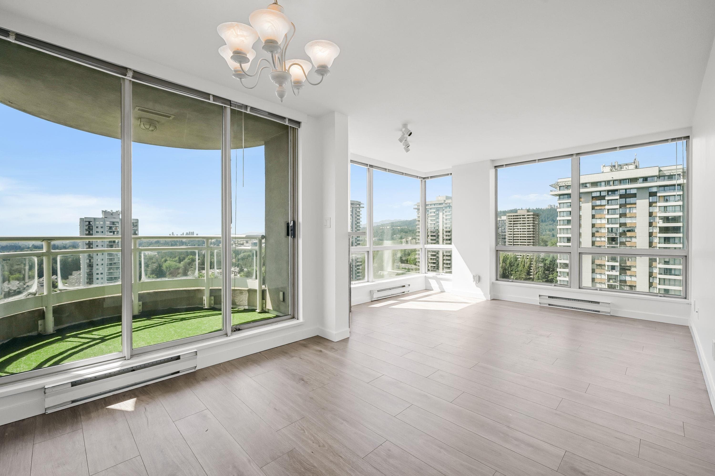 2305 - 9603 Manchester Drive, Burnaby, V3N 4Y7 — photo 2