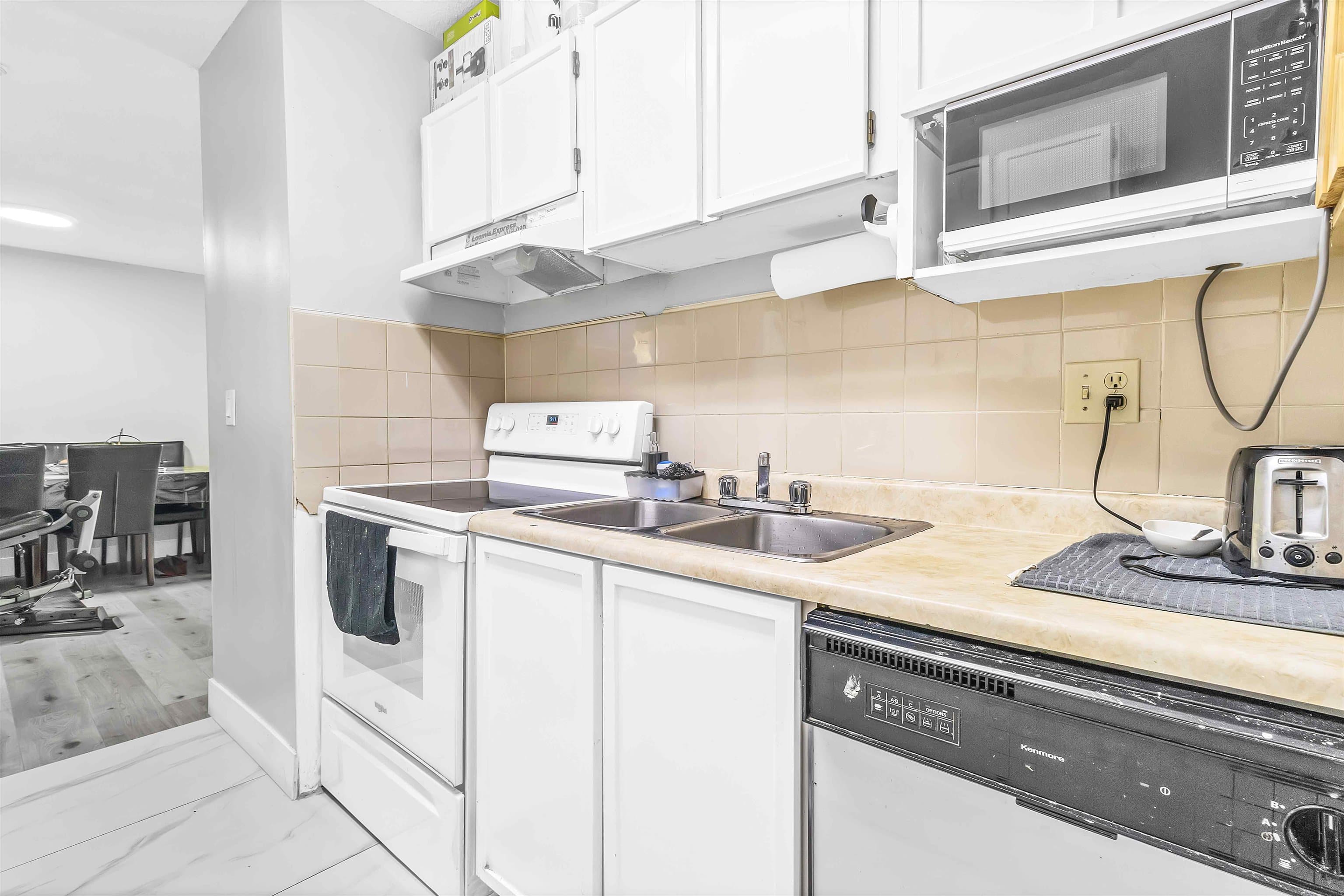102 - 7155 134 Street, Surrey, V3W 4T1 — photo 2
