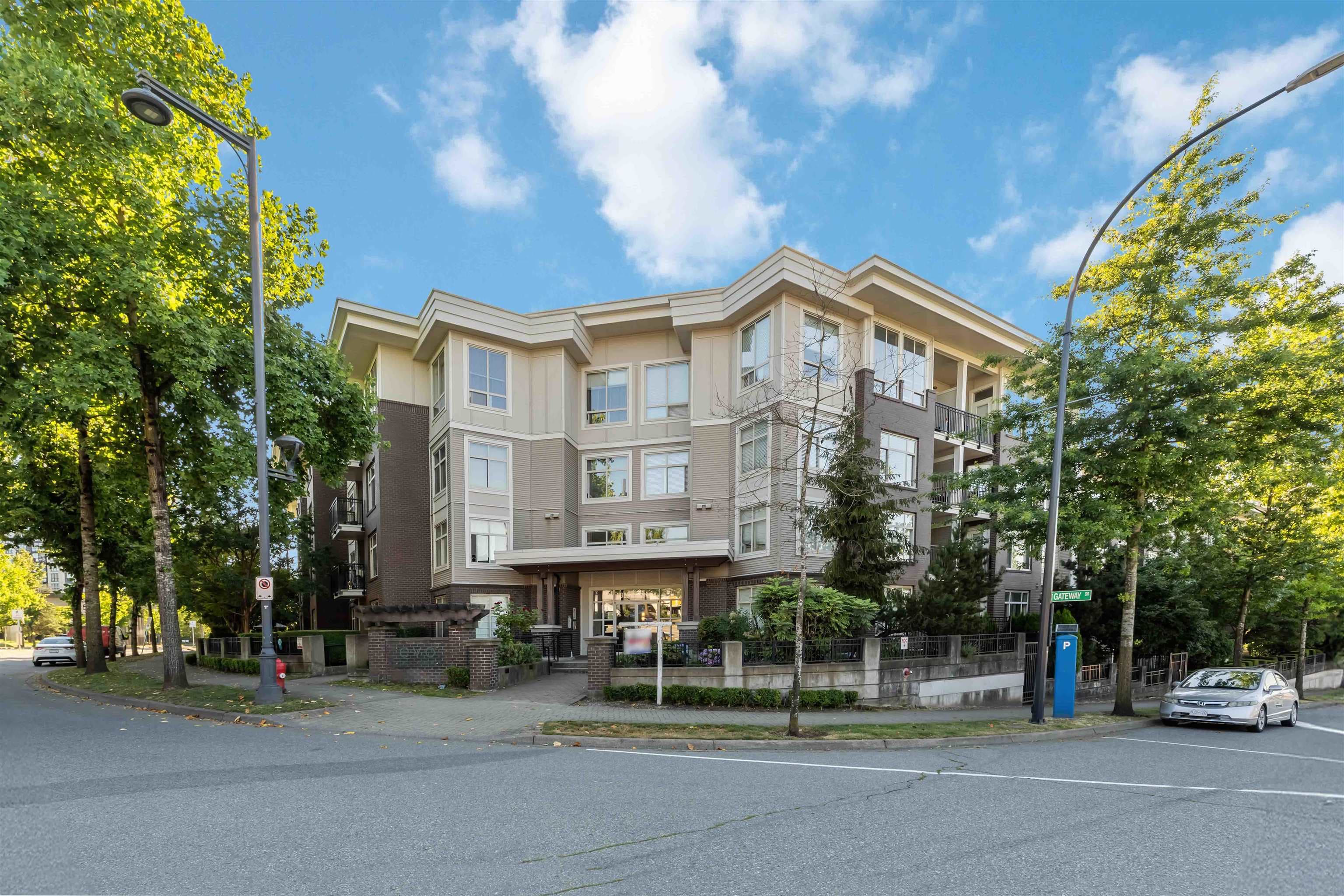 216 - 13555 Gateway Drive, Surrey, V3T 0B5 — photo 2