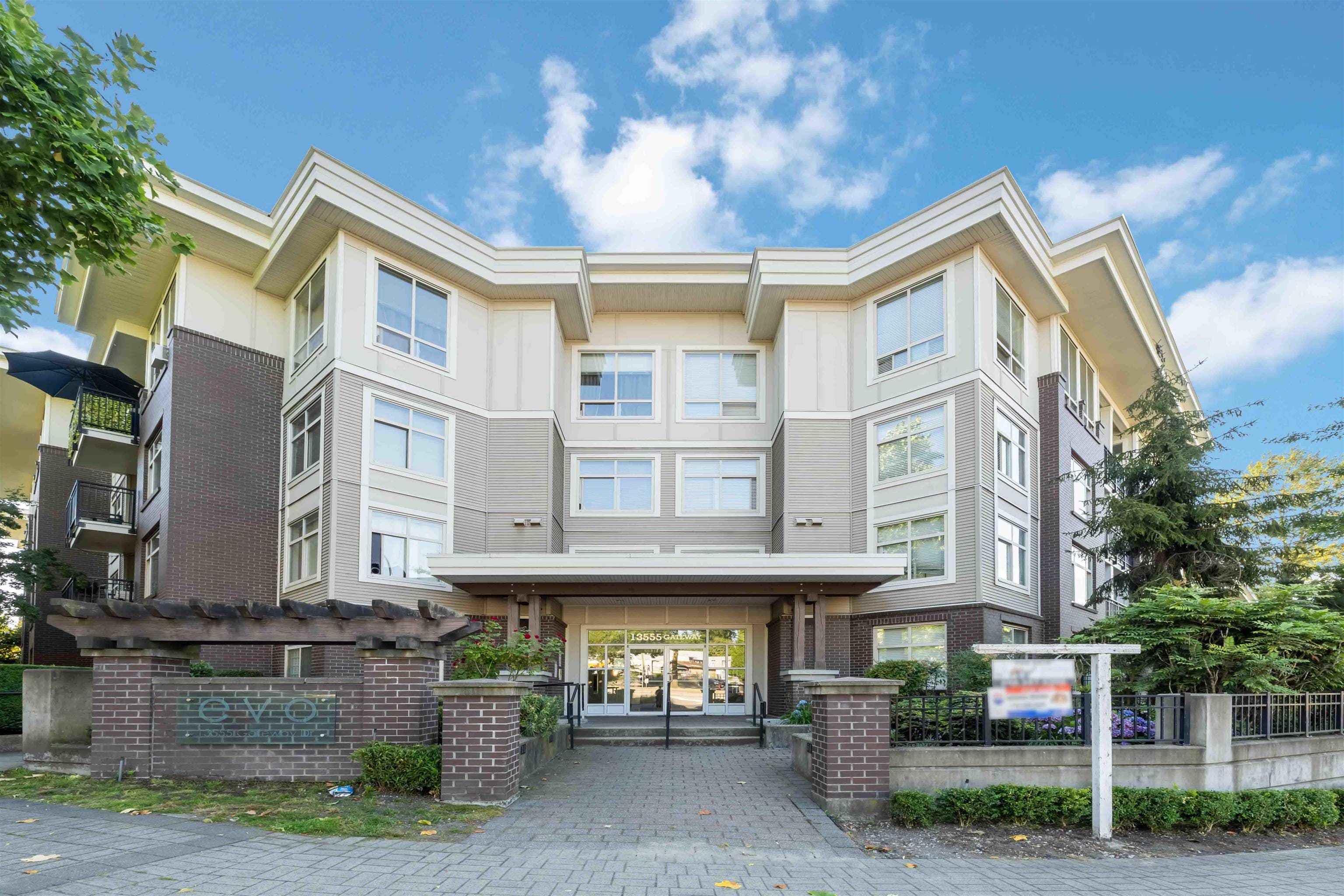 216 - 13555 Gateway Drive, Surrey, V3T 0B5 — photo 1
