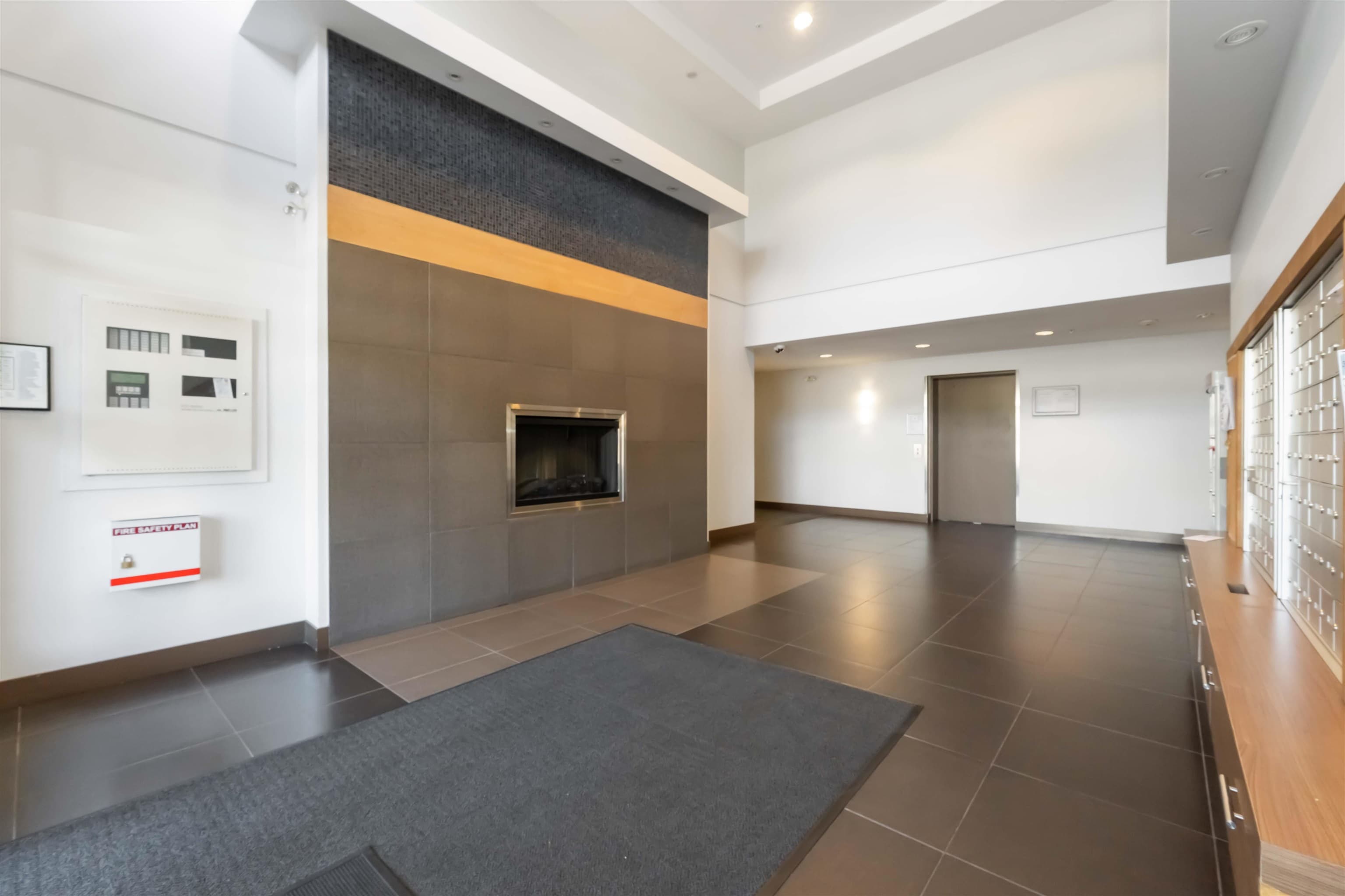 216 - 13555 Gateway Drive, Surrey, V3T 0B5 — photo 4