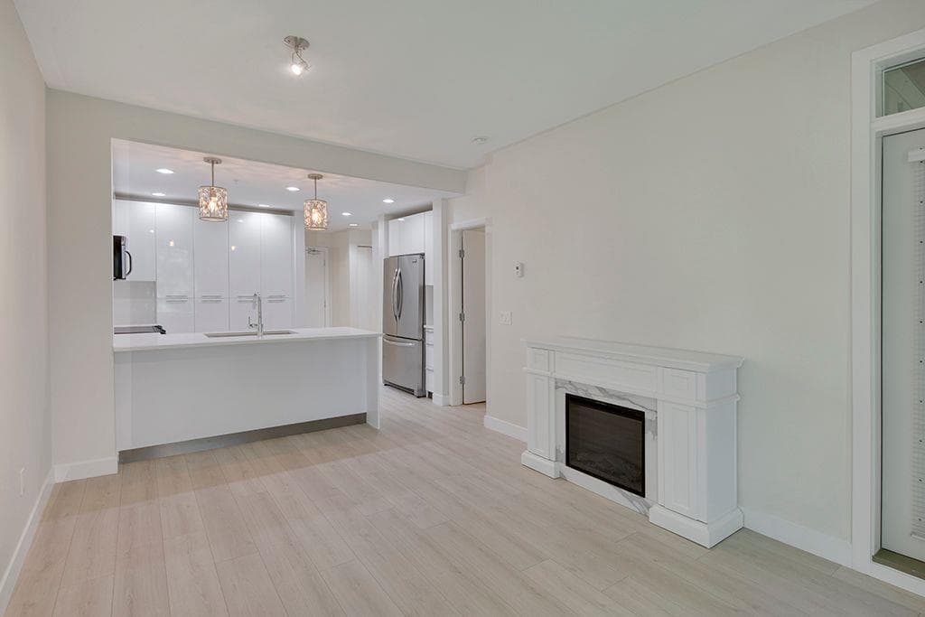 404 - 733 W 3rd Street, North Vancouver, V7M 0C8 — photo 1