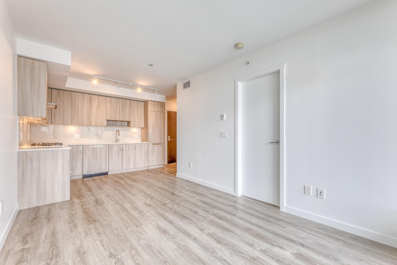 910 - 13350 Central Avenue, Surrey