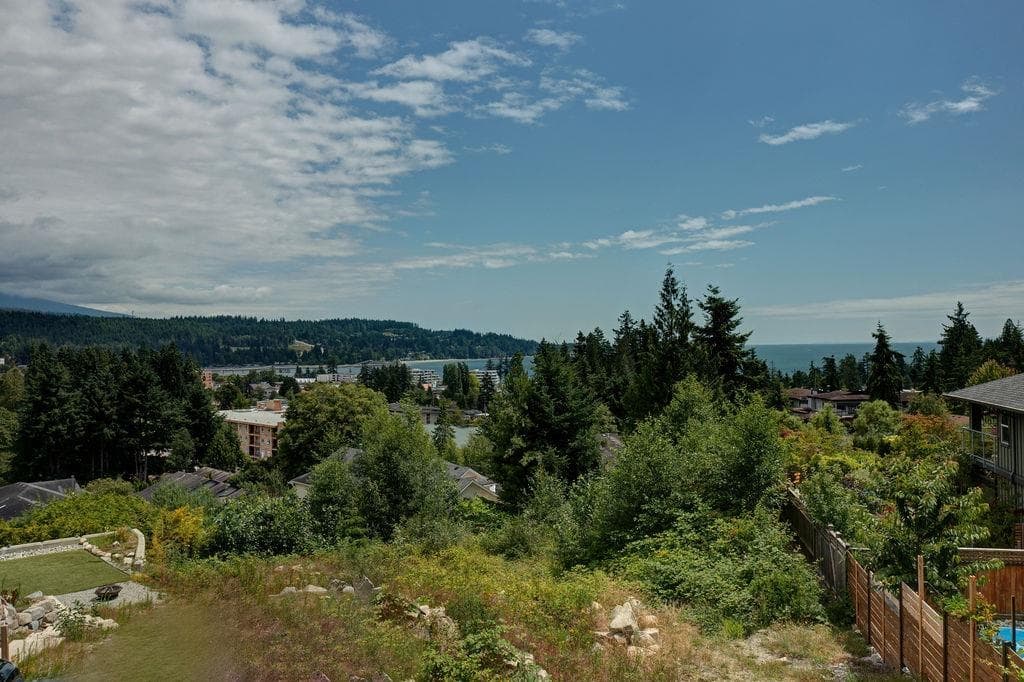 5618 Dungeness Place, Sechelt