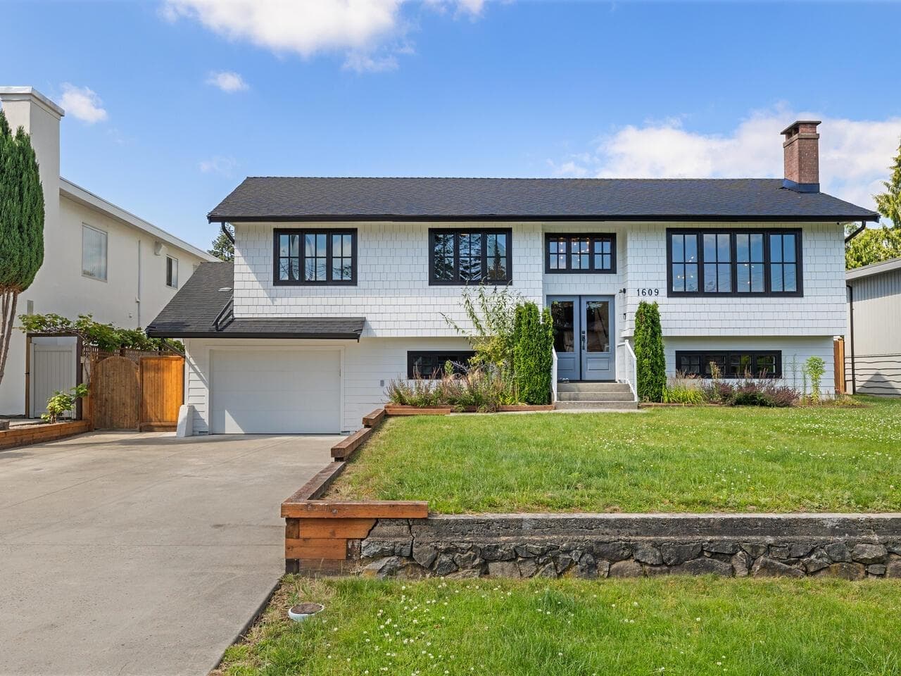 1609 Smith Avenue, Coquitlam