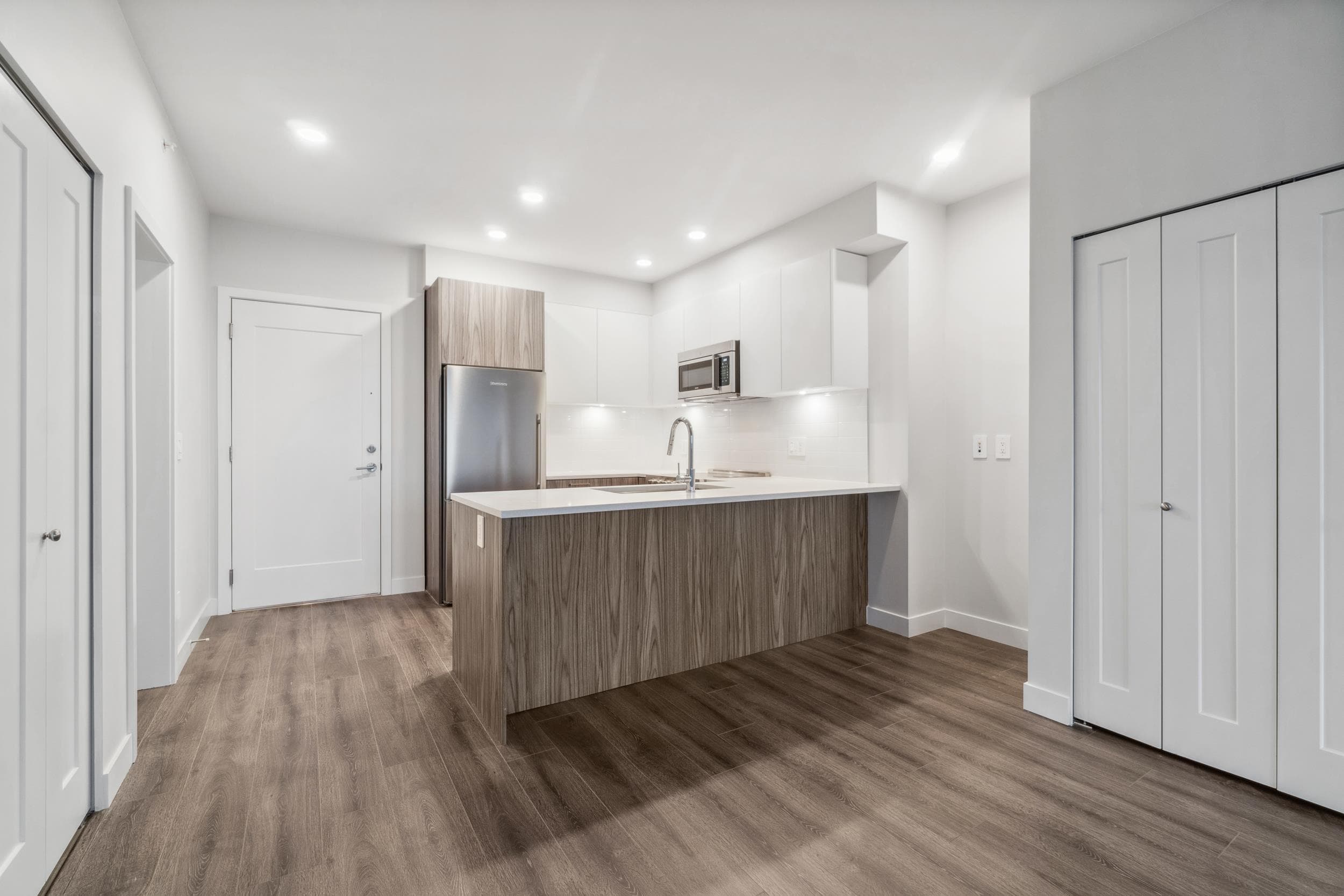 403 - 5535 Hastings Street, Burnaby, V5B 1R2 — photo 4
