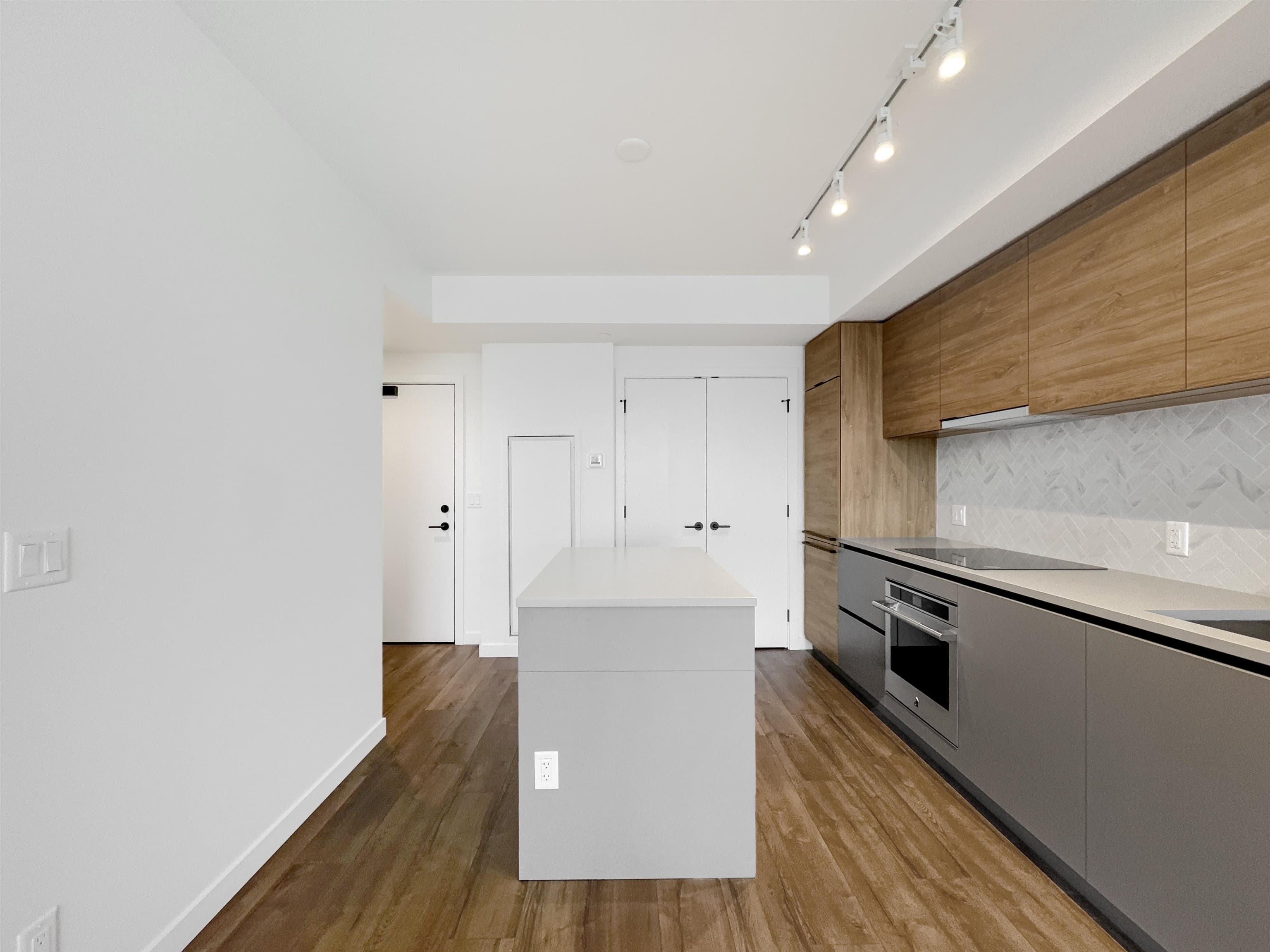 30xx - 10448 University Drive, Surrey, V3T 0S7 — photo 3