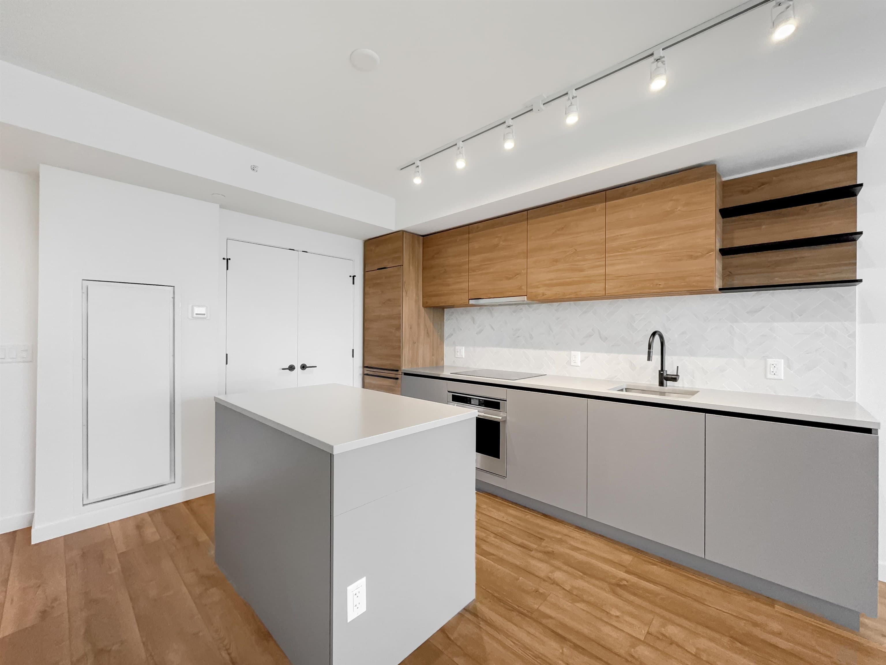 30xx - 10448 University Drive, Surrey, V3T 0S7 — photo 4