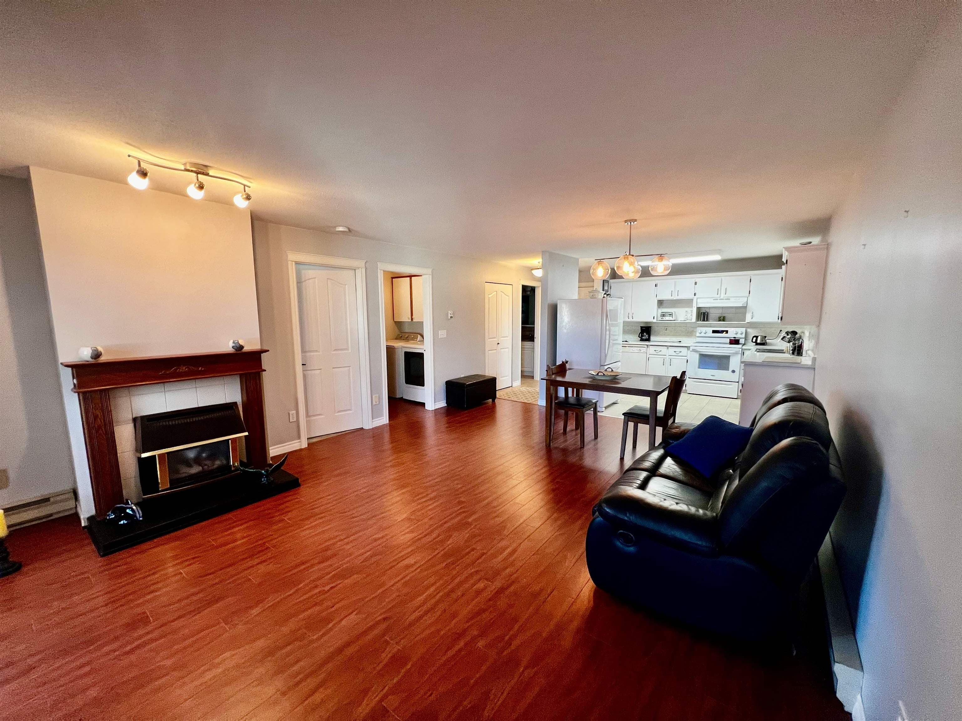 207 - 45660 Knight Road, Chilliwack, V2R 2X4 — photo 4