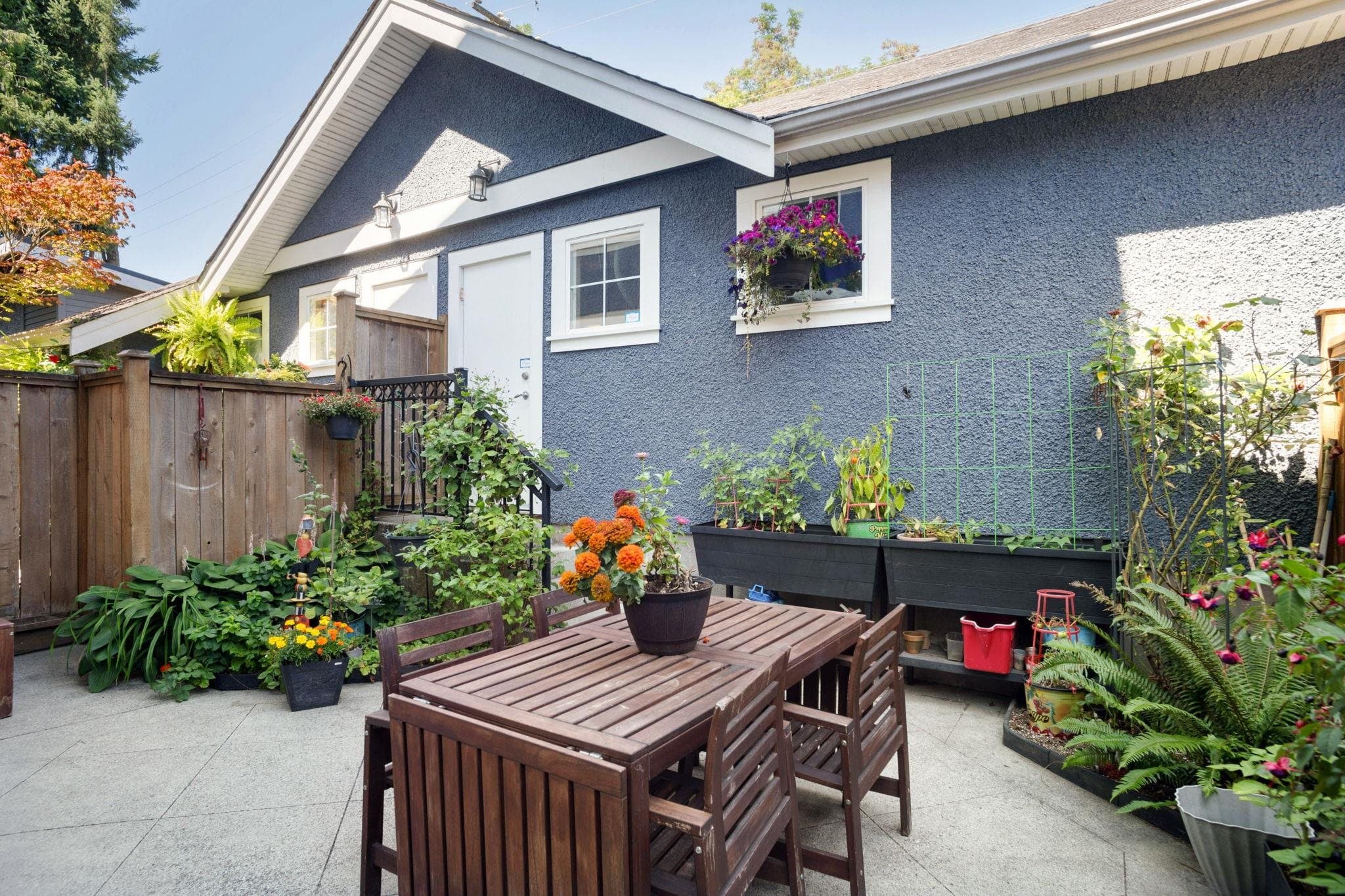 49 E 13th Avenue, Vancouver