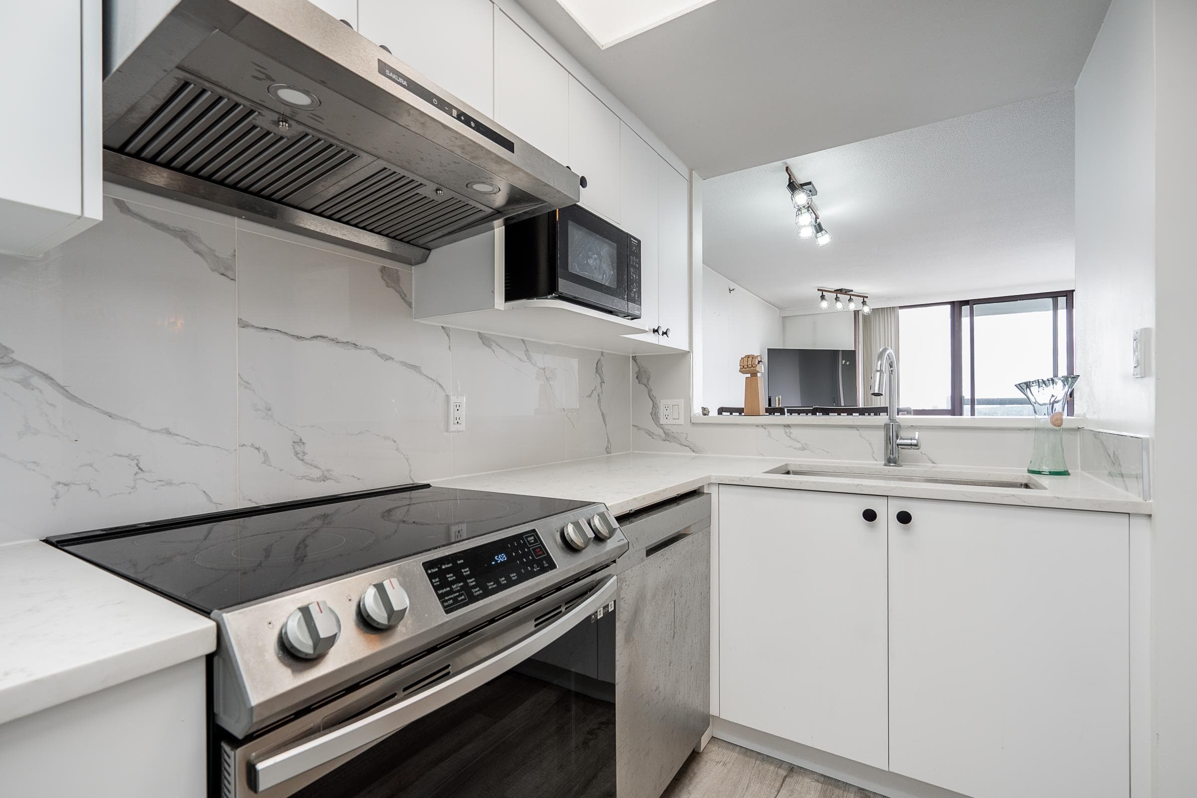 1704 - 10899 University Drive, Surrey, V3T 5V2 — photo 4