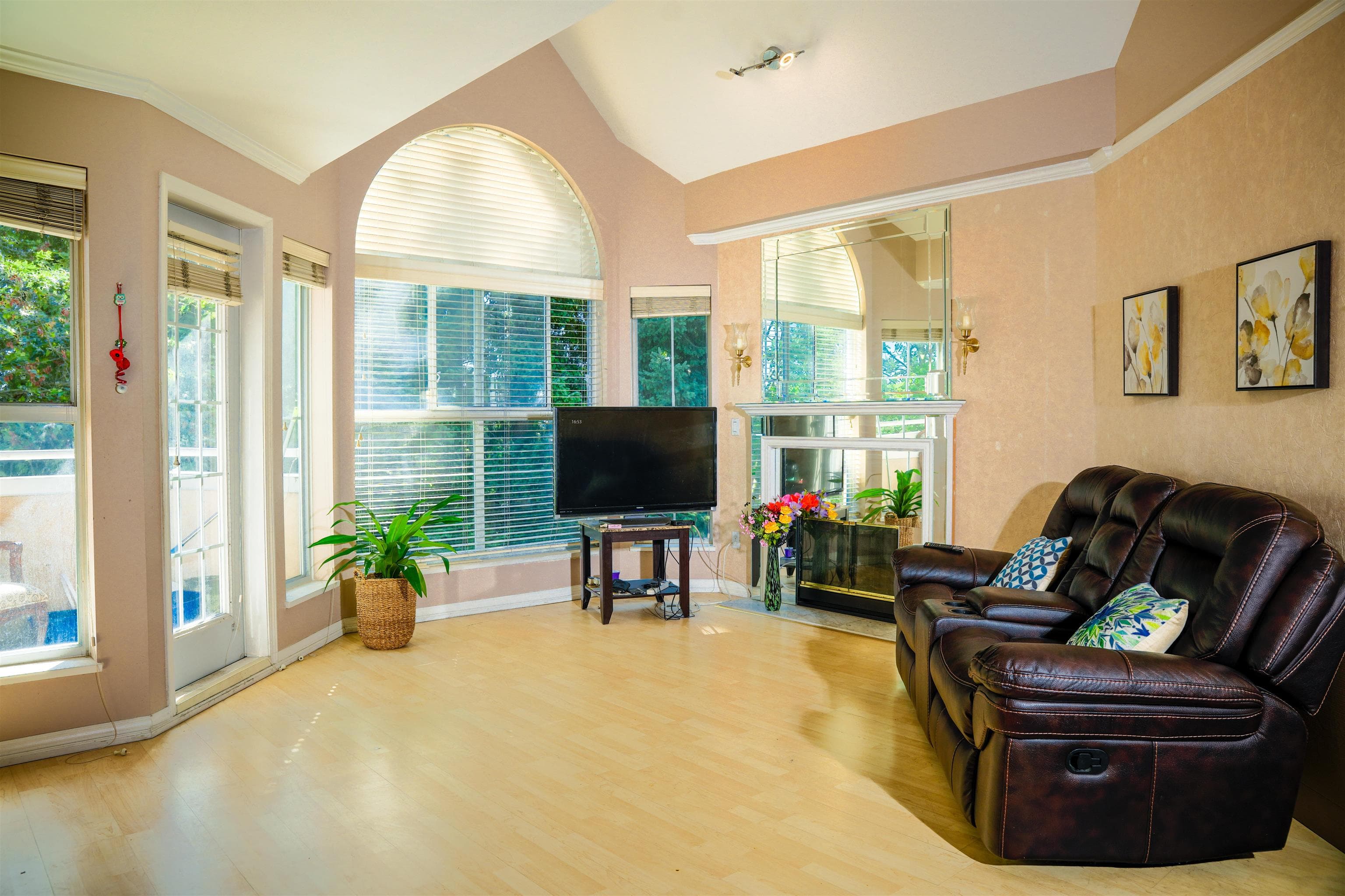 410 - 7435 121a Street, Surrey, V3W 0W8 — photo 1