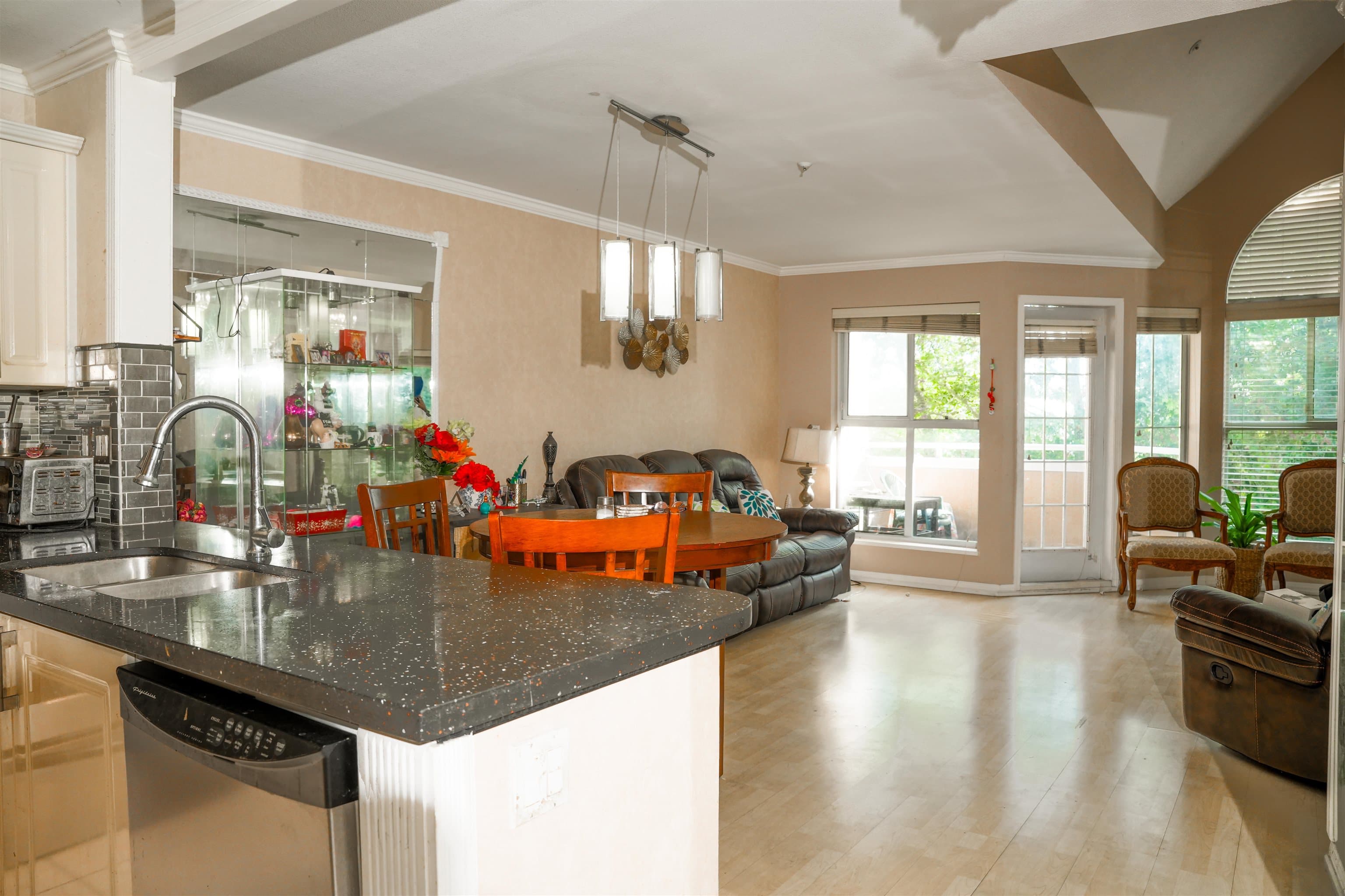 410 - 7435 121a Street, Surrey, V3W 0W8 — photo 5