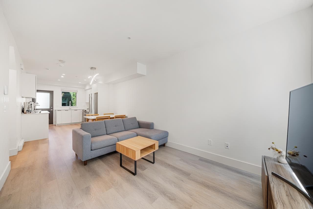 402 - 6933 Arcola Street, Burnaby, V5E 1H5 — photo 5