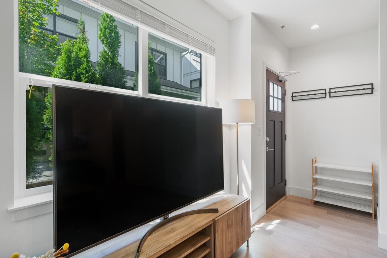 402 - 6933 Arcola Street, Burnaby, V5E 1H5 — photo 4