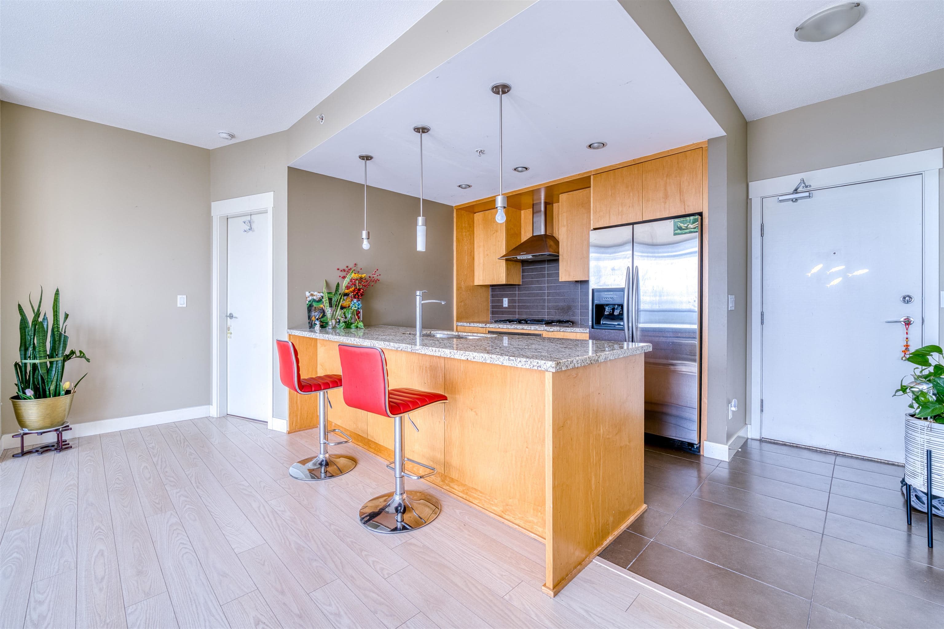 1208 - 7088 18th Avenue, Burnaby, V3N 0A2 — photo 4